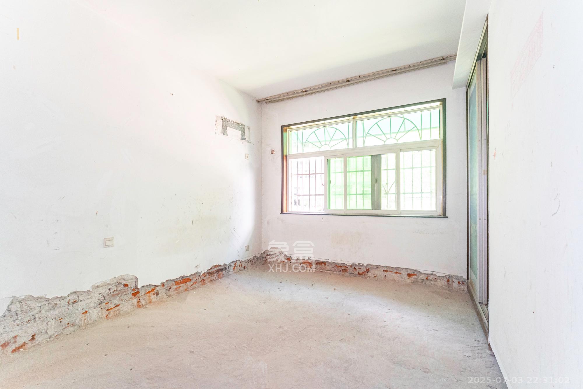 农行金穗小区(农行金穗家园)  4室2厅2卫    79.8万 农行金穗小区(农行金穗家园)  4室2厅2卫    79.8万卧室