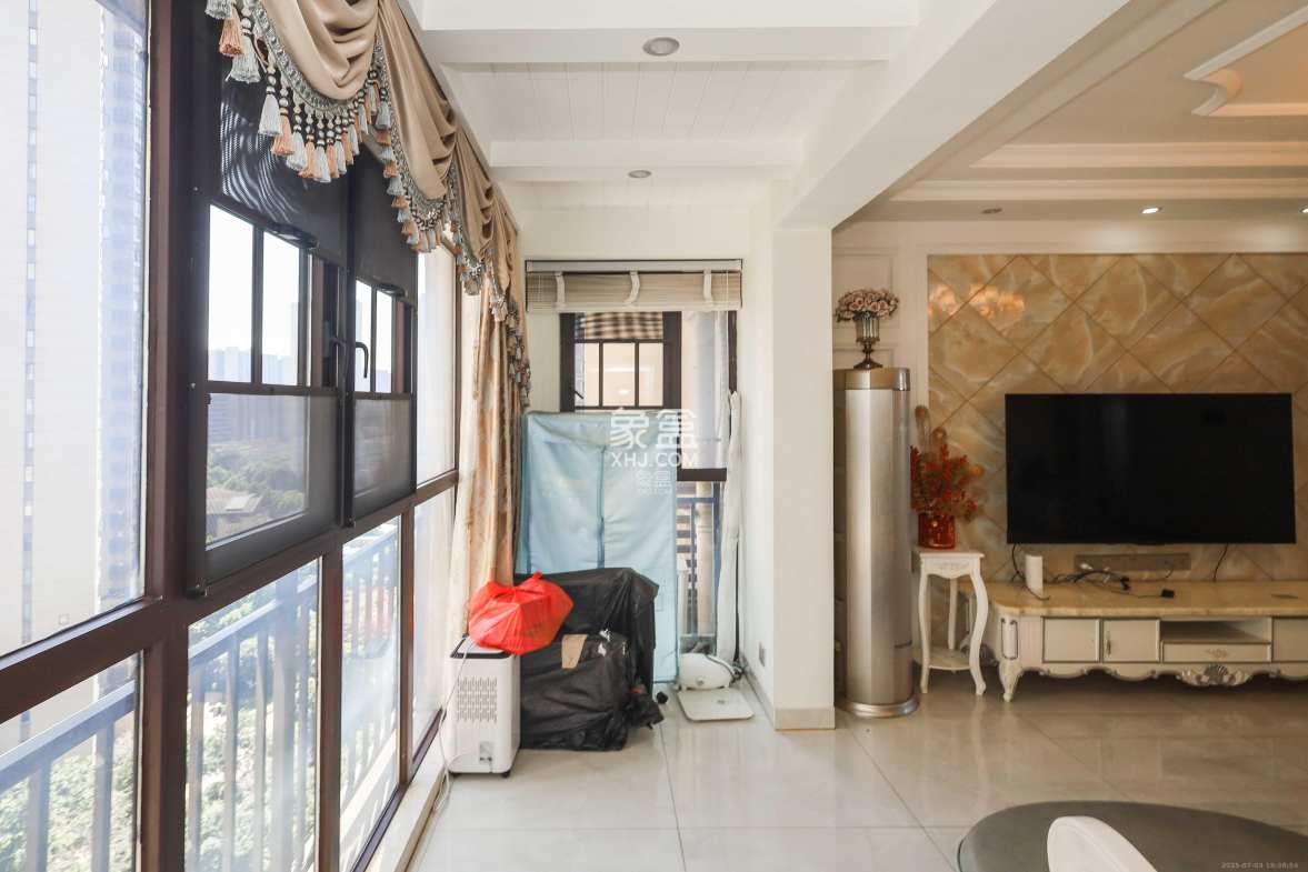 和泓梅溪四季  4室2厅2卫    180.0万 和泓梅溪四季  4室2厅2卫    180.0万阳台