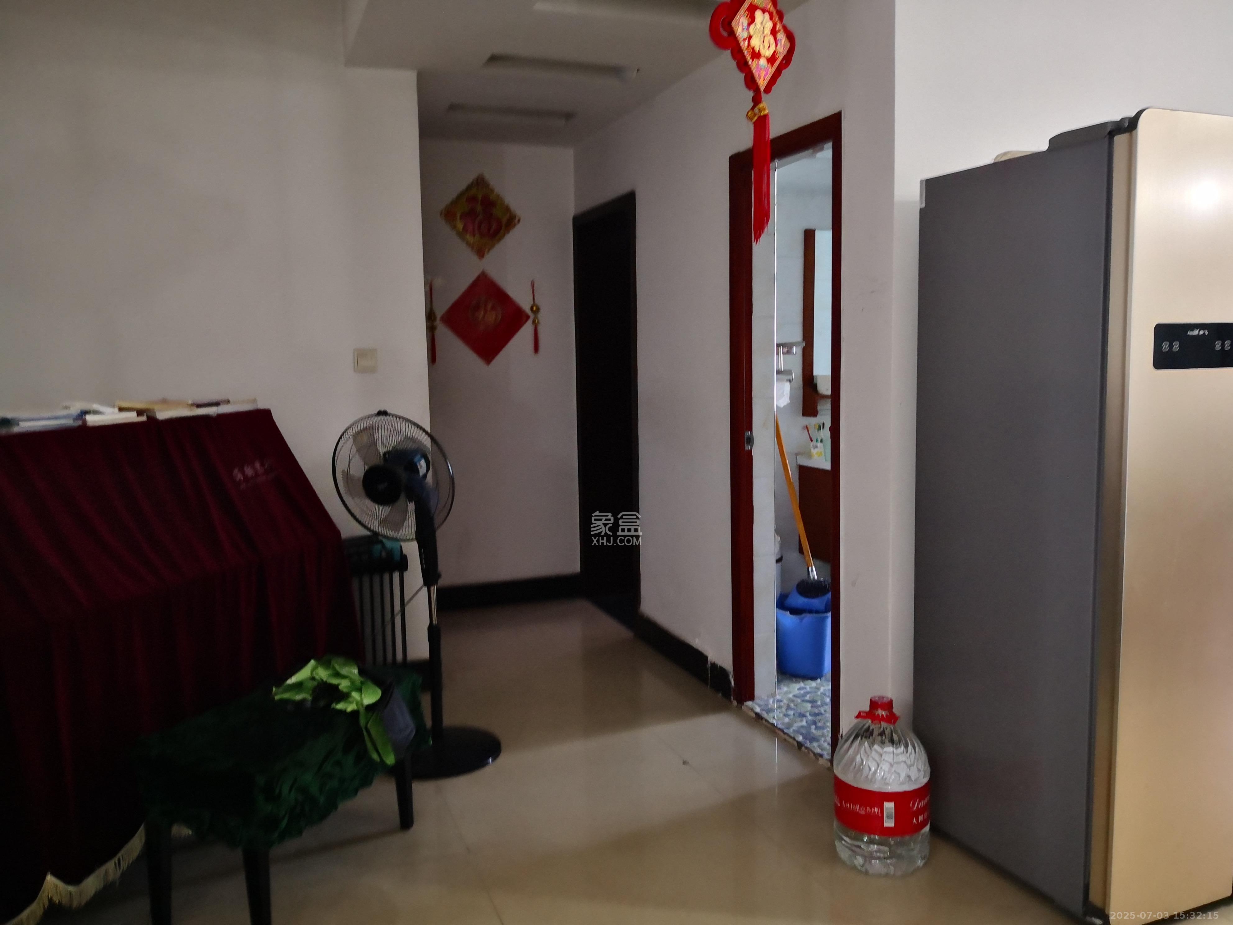华银园  3室2厅2卫   2400.00元/月室内图