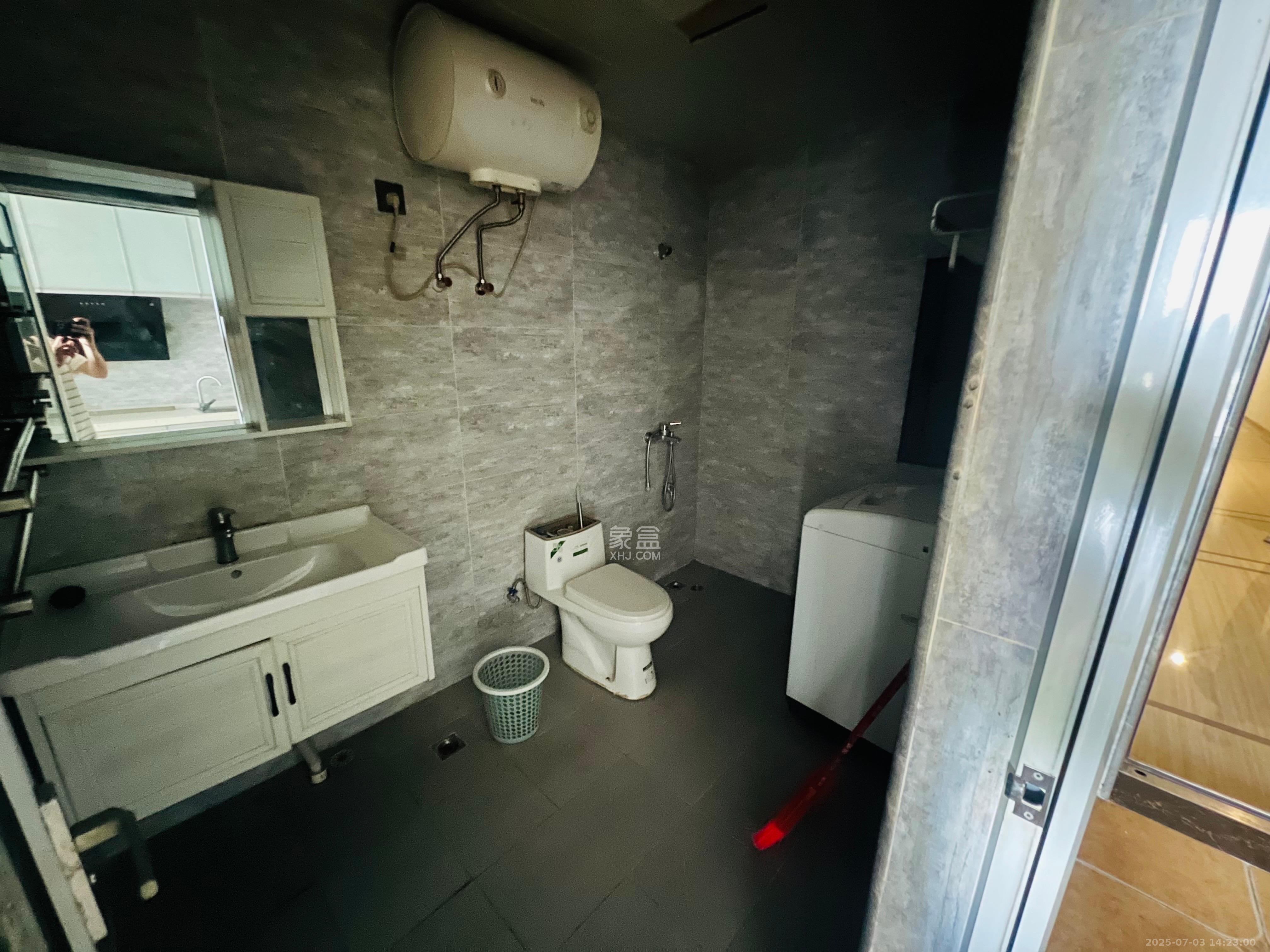 奥克斯滨仕花园(奥克斯洋湖广场/奥克斯中心)  1室0厅0卫    1500.0元/月 奥克斯滨仕花园(奥克斯洋湖广场/奥克斯中心)  1室0厅0卫    1500.0元/月室内图