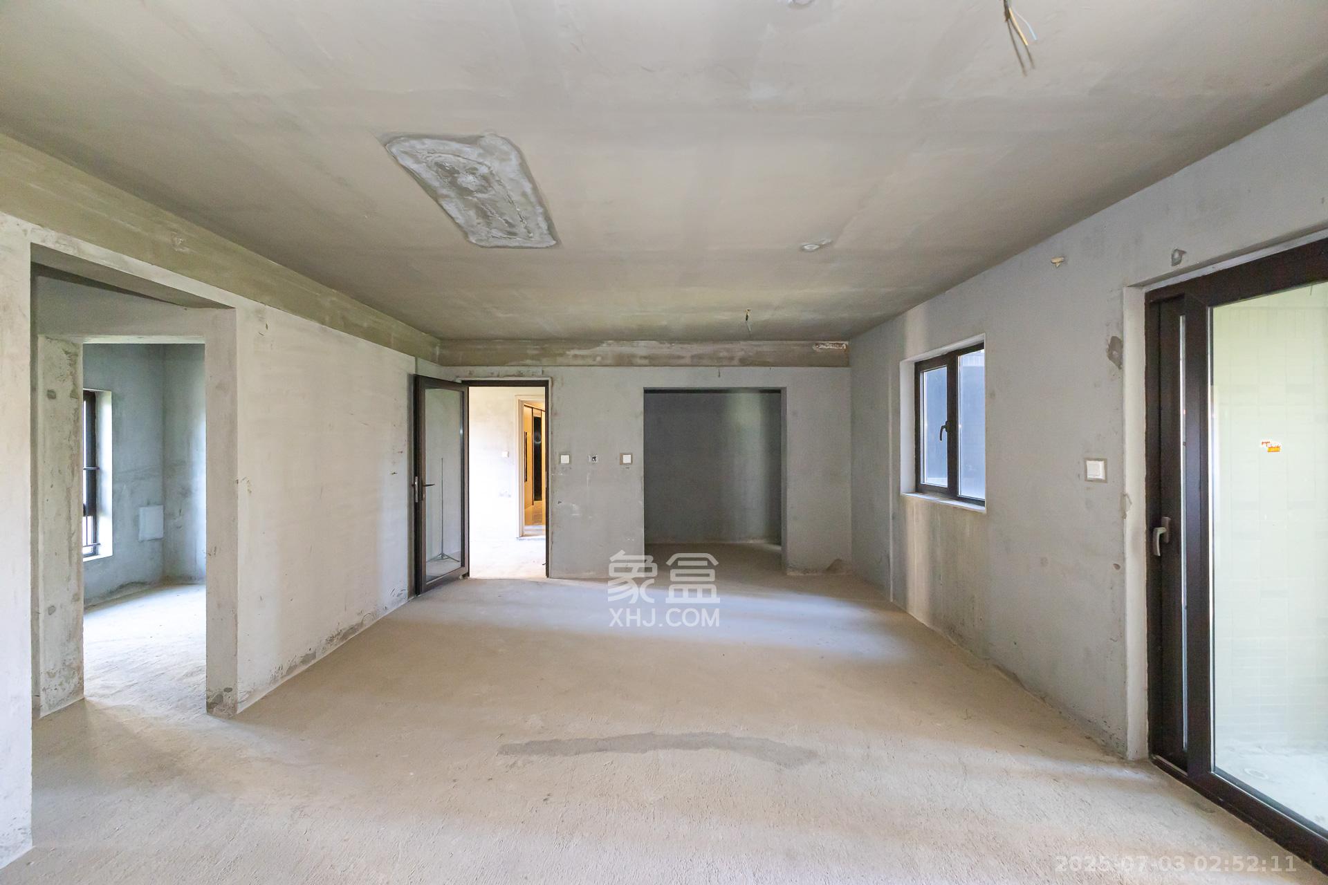 时代倾城五期 4室2厅2卫 90.0万 时代倾城五期 4室2厅2卫 90.0万客厅