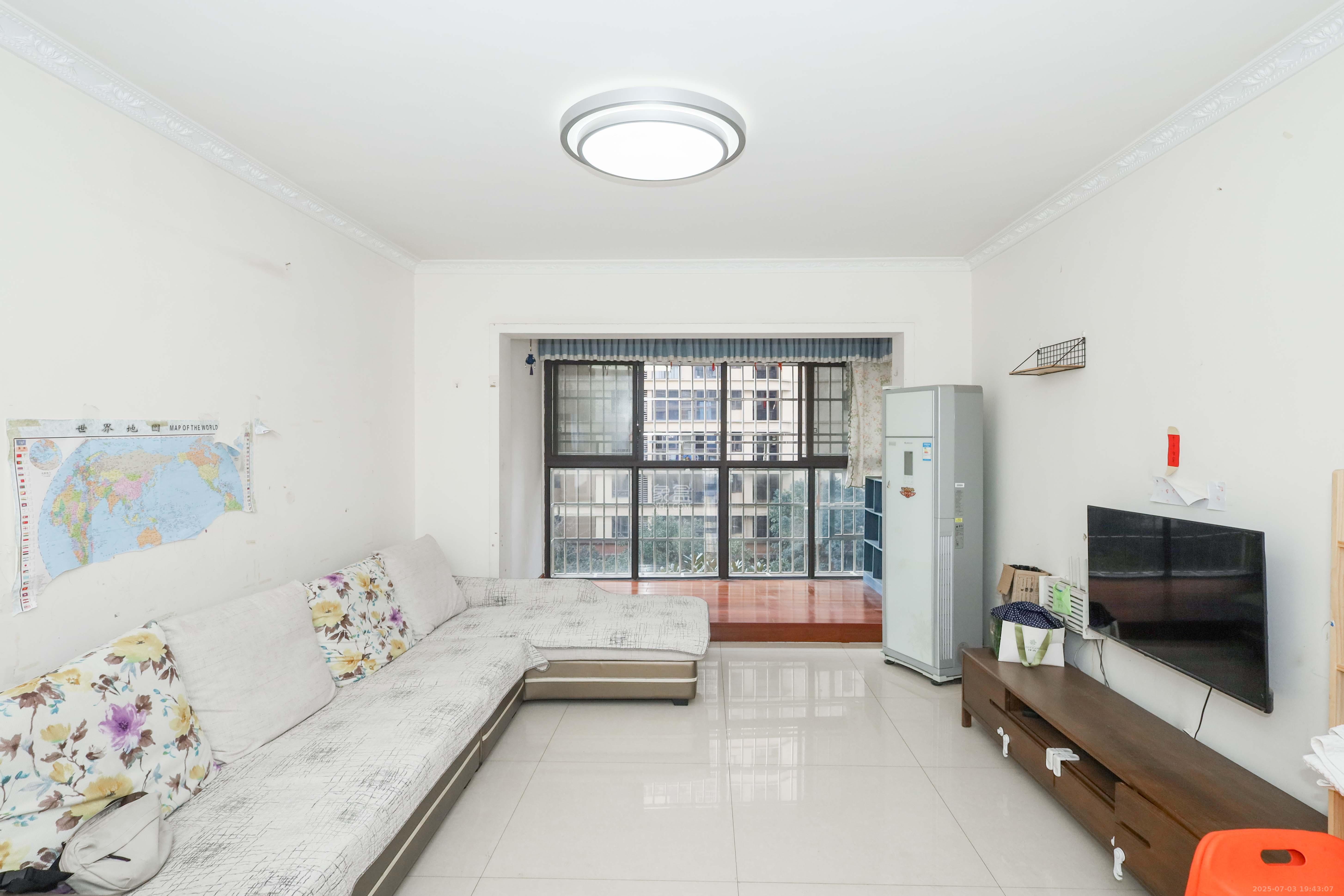 保利麓谷林语D区  3室2厅1卫    89.0万 保利麓谷林语D区  3室2厅1卫    89.0万客厅