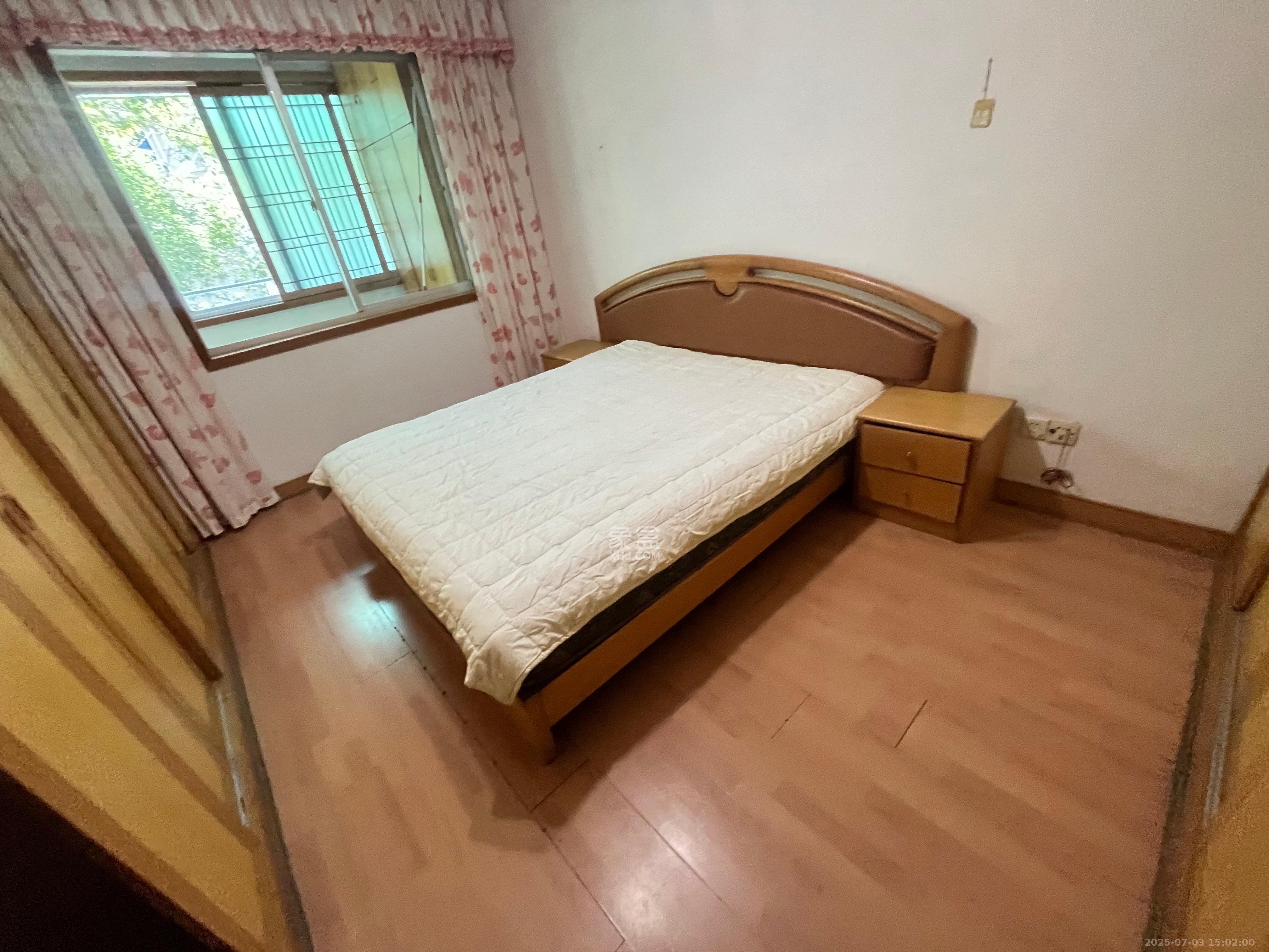 安全厅宿舍阳光小区（湘湖渔场阳光小区)  3室2厅1卫   2400.00元/月室内图