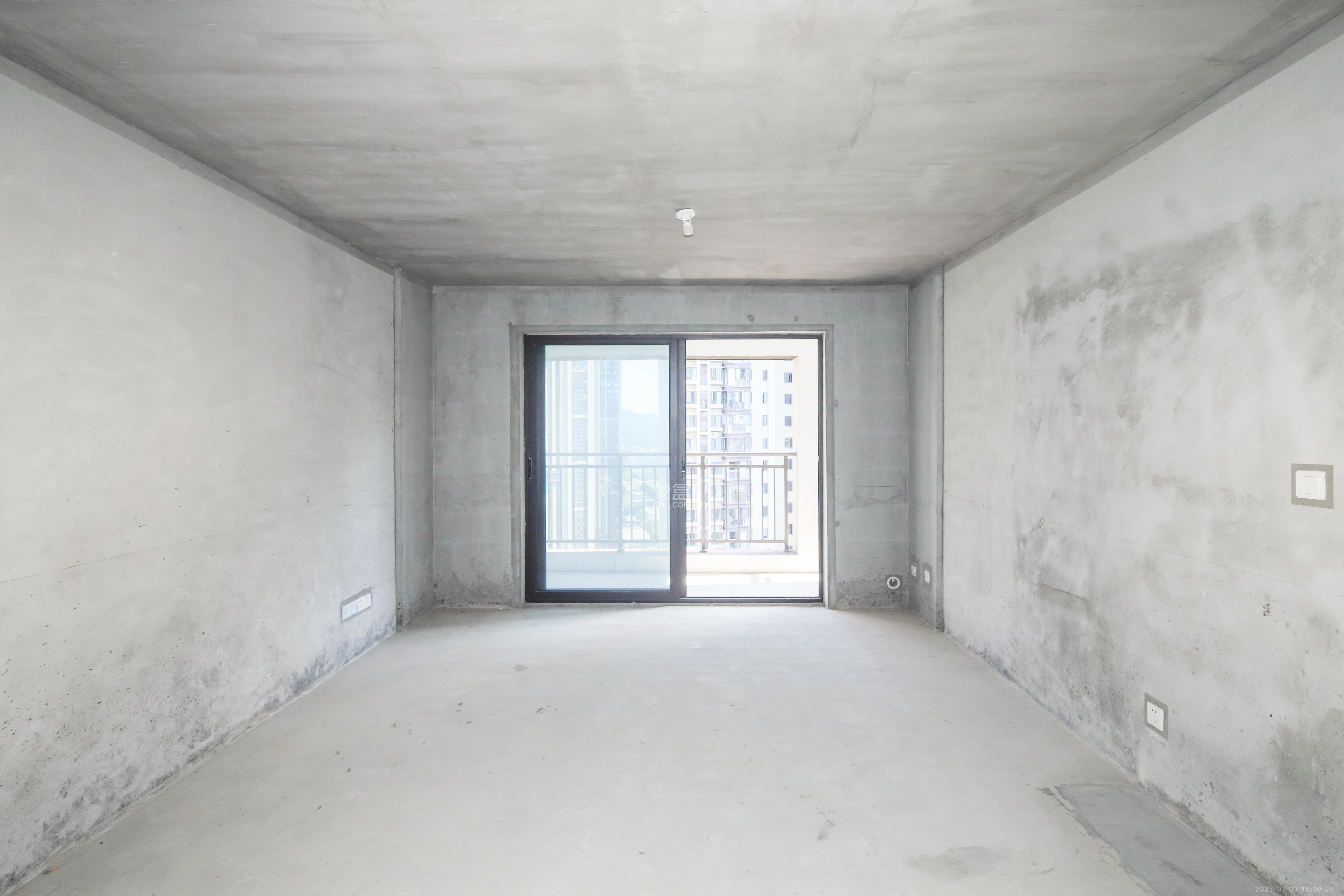 中国铁建梅溪青秀三期  4室2厅2卫   173.00万