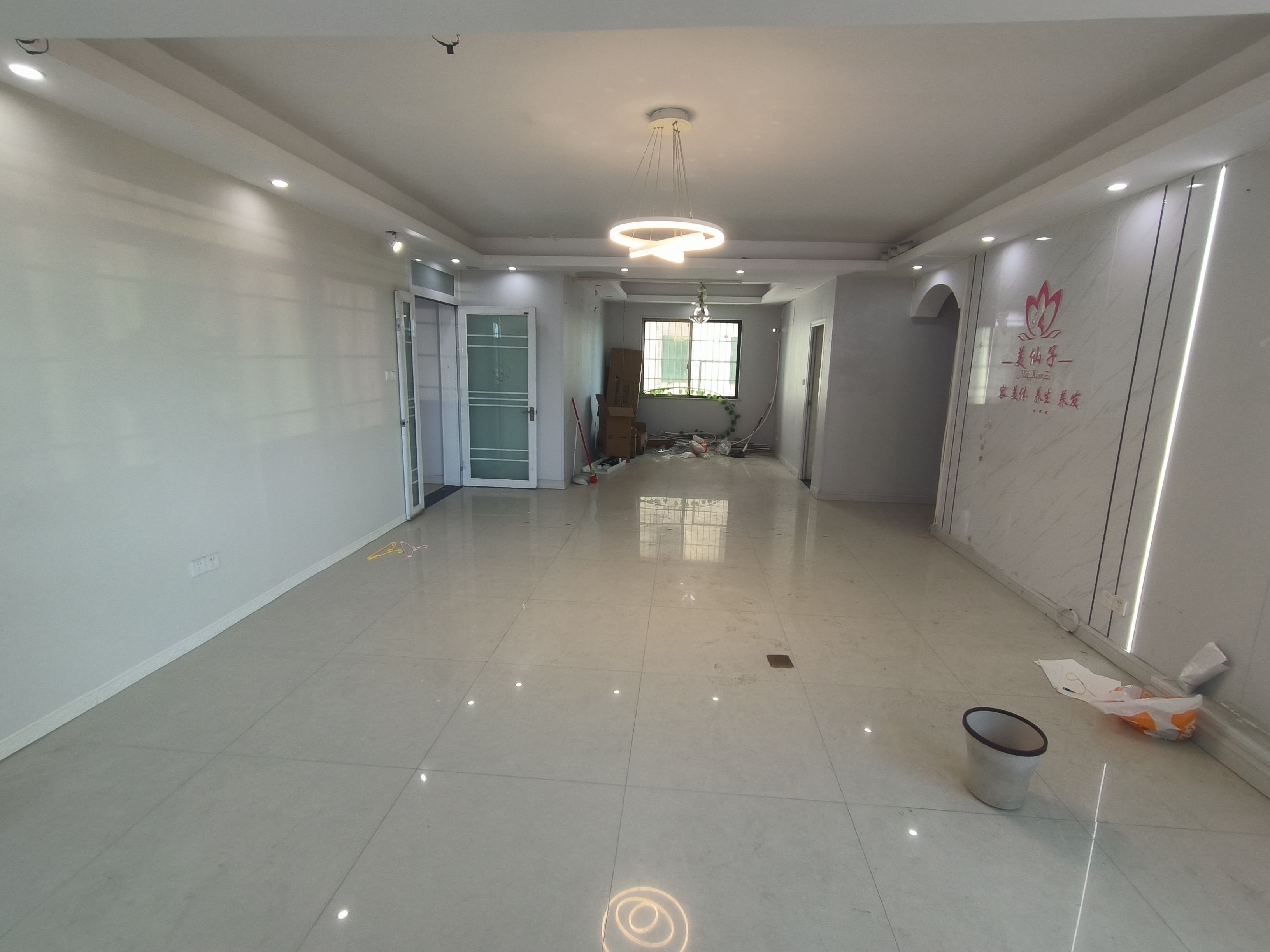 汇景花园  4室2厅2卫   2400.00元/月室内图