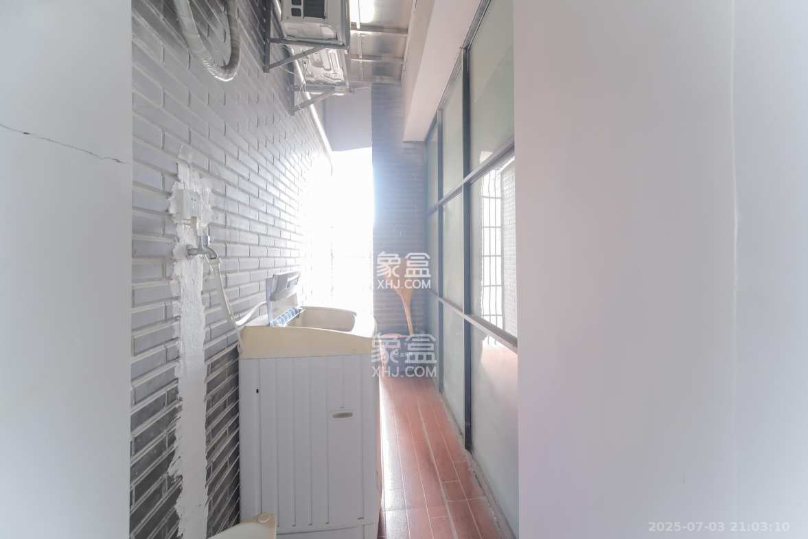 红树湾 2室2厅1卫 43.8万 红树湾 2室2厅1卫 43.8万阳台