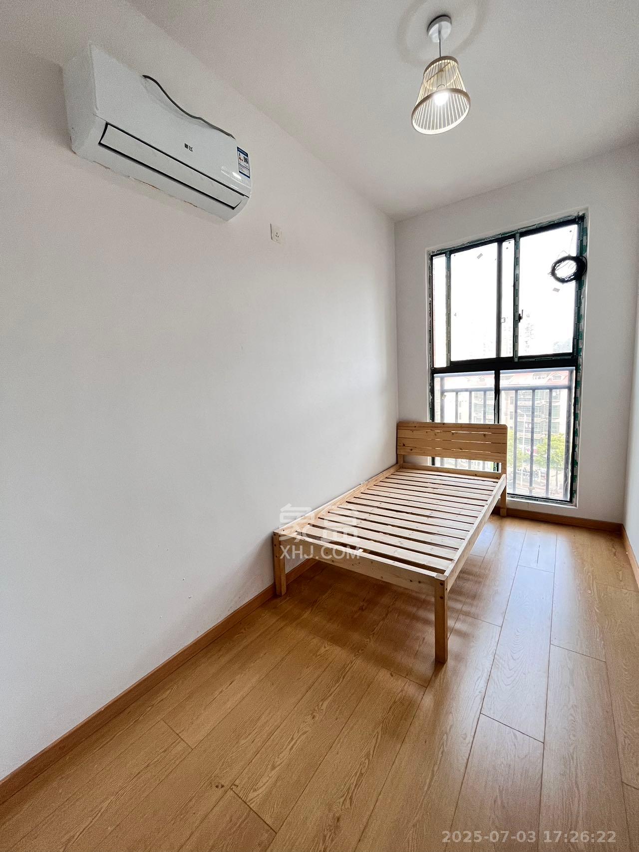 恒生碧水龙庭  3室2厅2卫   2200.00元/月室内图