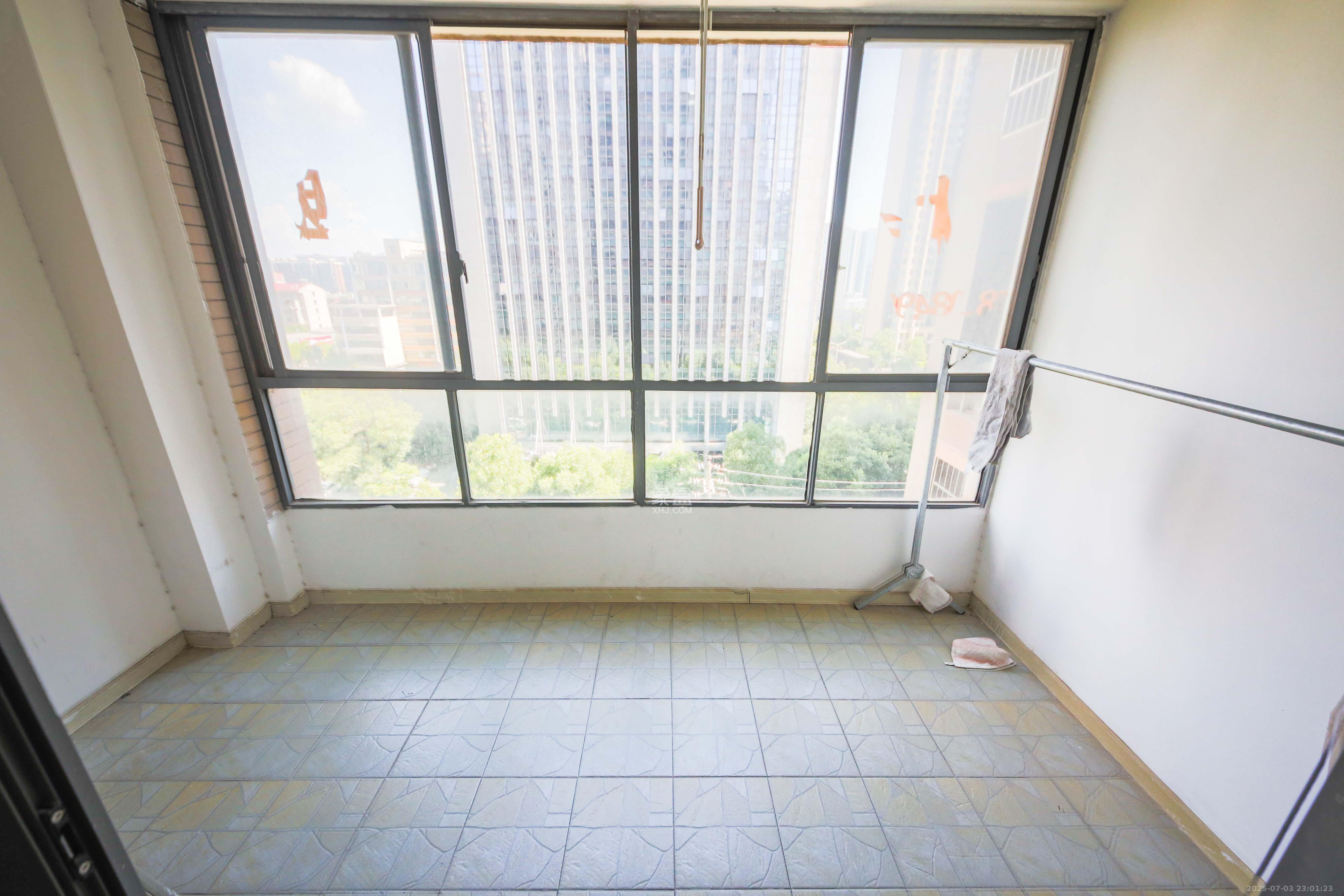 鑫远湘府华城  3室2厅2卫   108.50万阳台