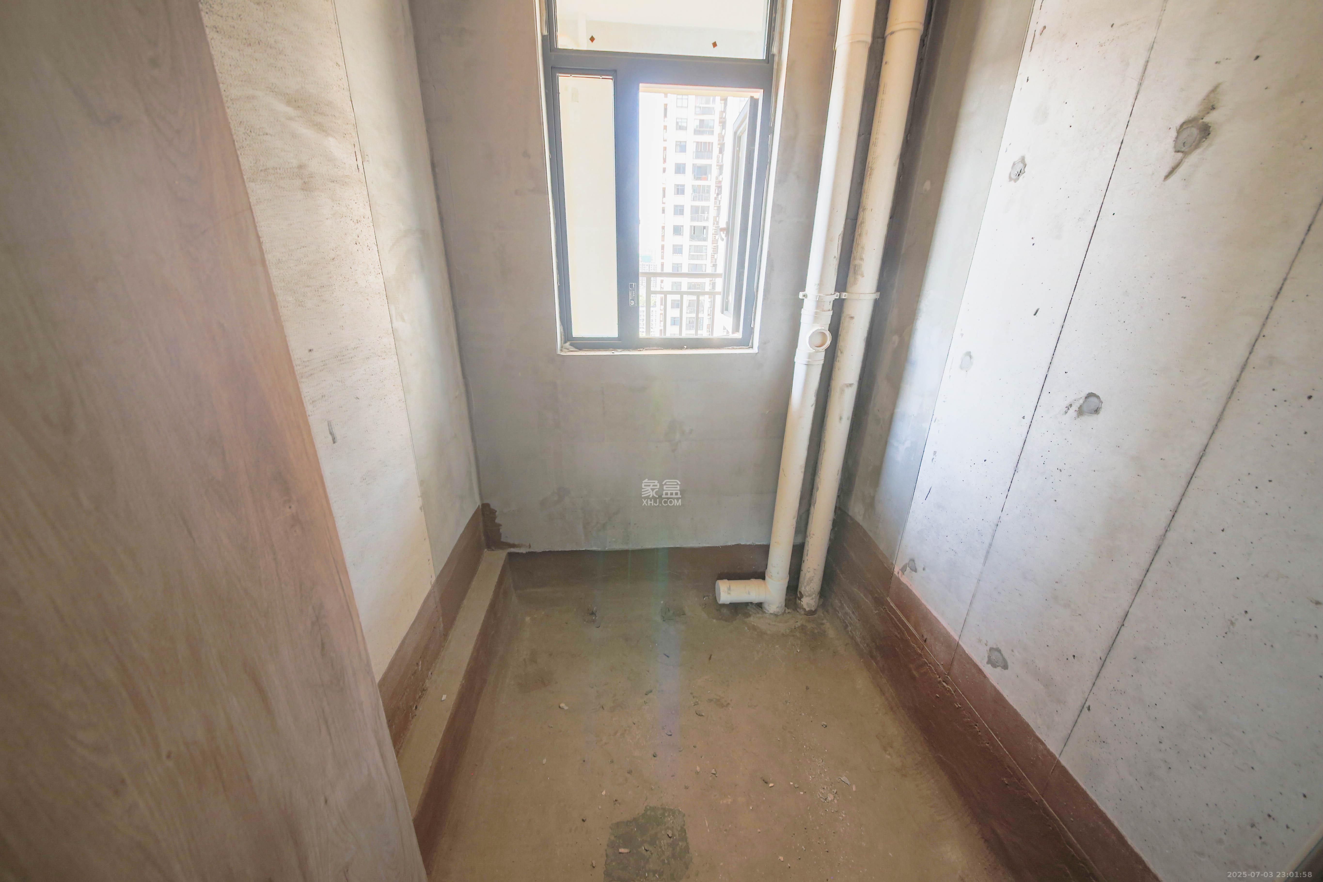 友谊青苑 4室2厅2卫 256.0万 友谊青苑 4室2厅2卫 256.0万卫生间