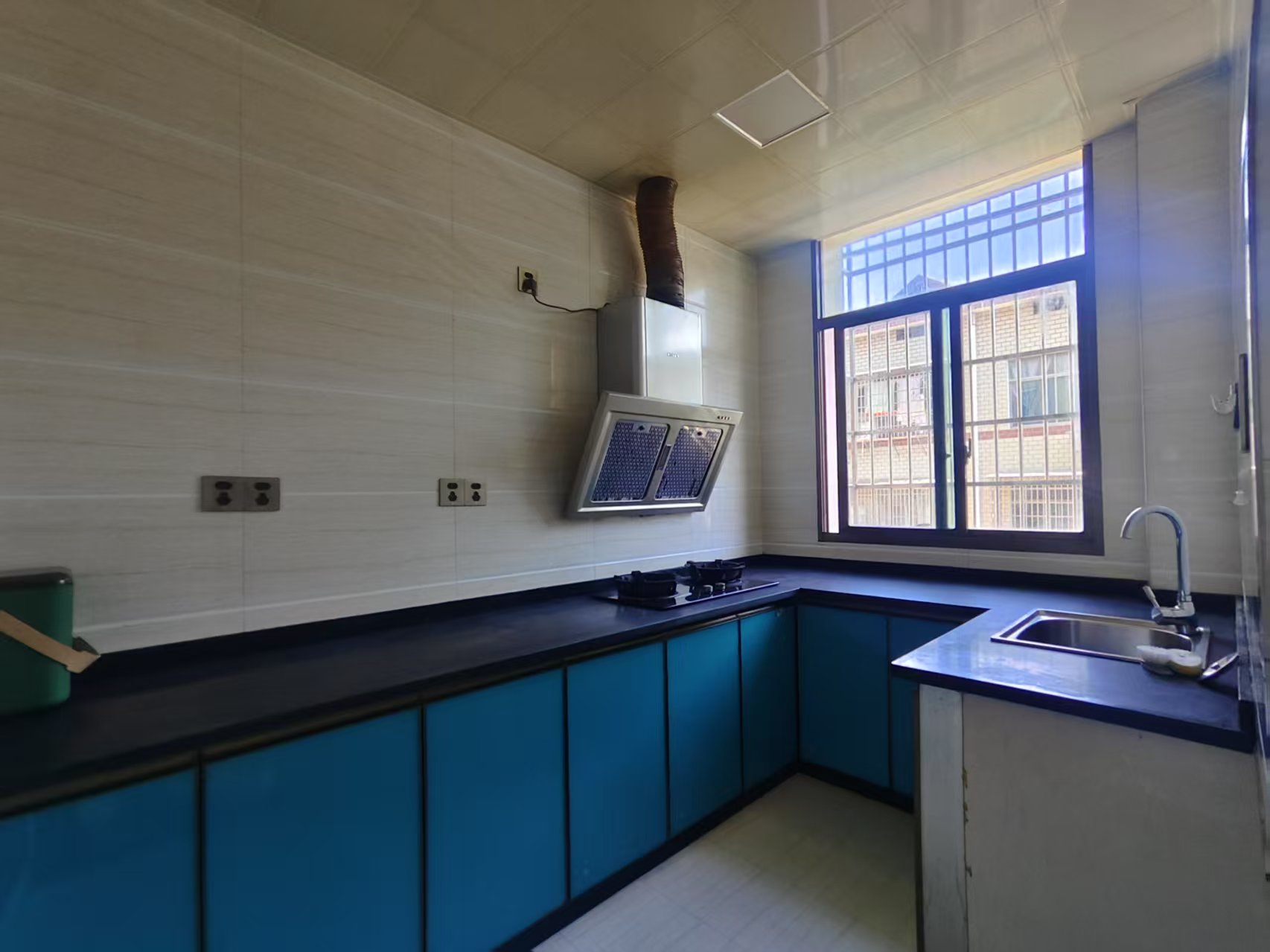 明月小区 3室2厅2卫 1180.0元/月 明月小区 3室2厅2卫 1180.0元/月室内图