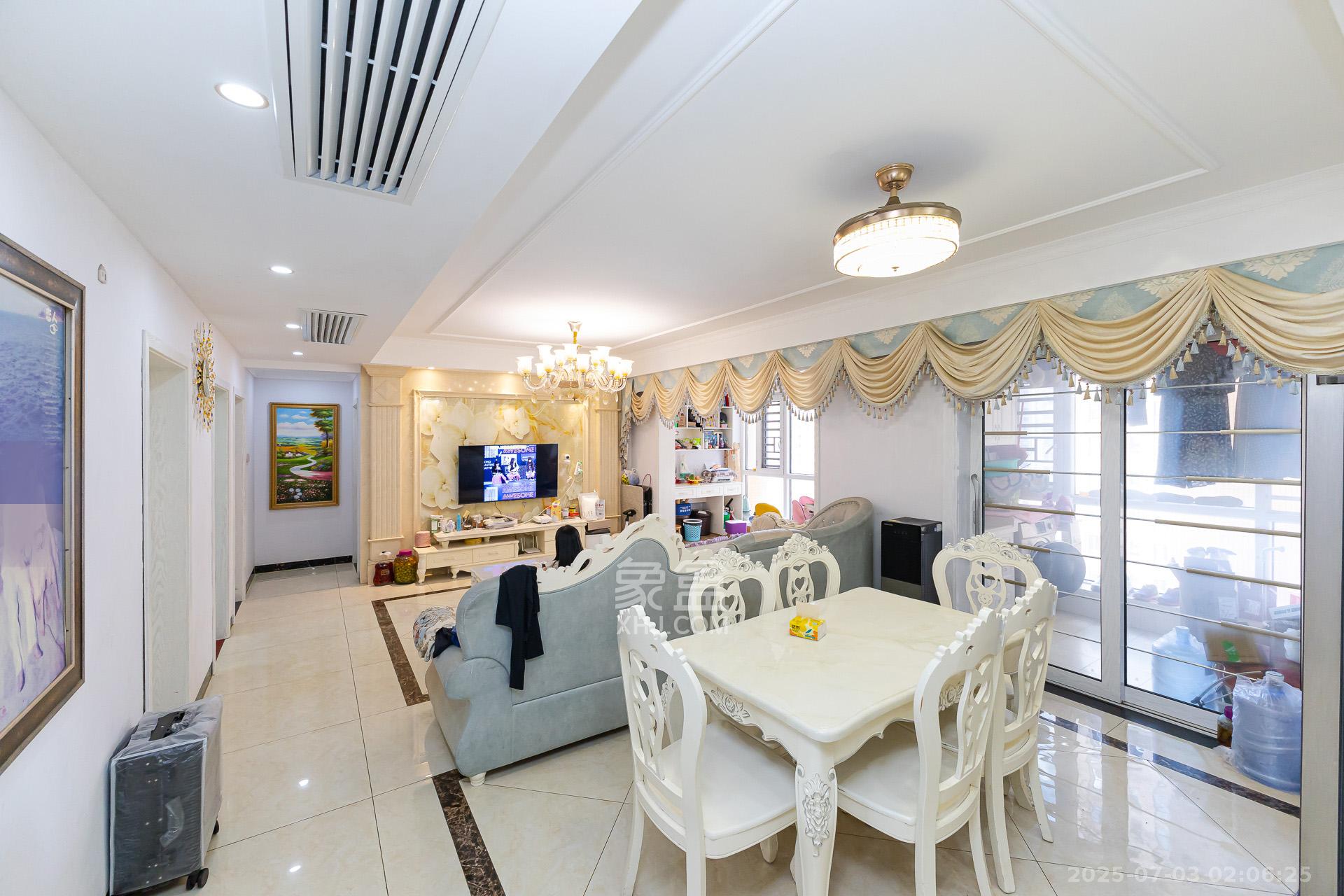 润和又一城 4室2厅2卫 125.0万 润和又一城 4室2厅2卫 125.0万客厅