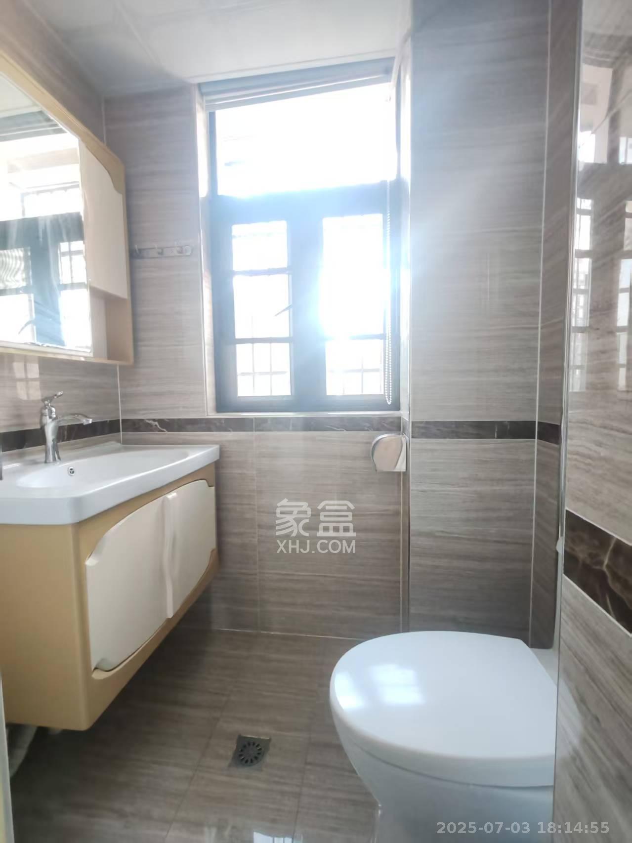 康桥长郡  3室2厅2卫   2600.00元/月室内图