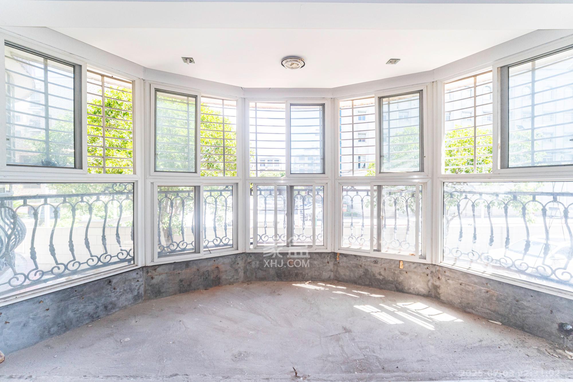 农行金穗小区(农行金穗家园)  4室2厅2卫    79.8万 农行金穗小区(农行金穗家园)  4室2厅2卫    79.8万阳台