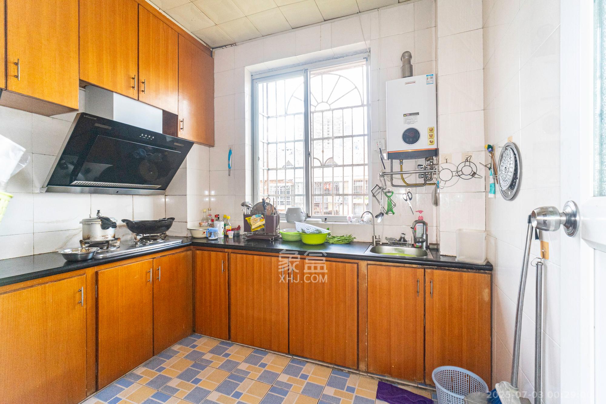 星沙商业步行街 2室2厅2卫 36.0万 星沙商业步行街 2室2厅2卫 36.0万厨房