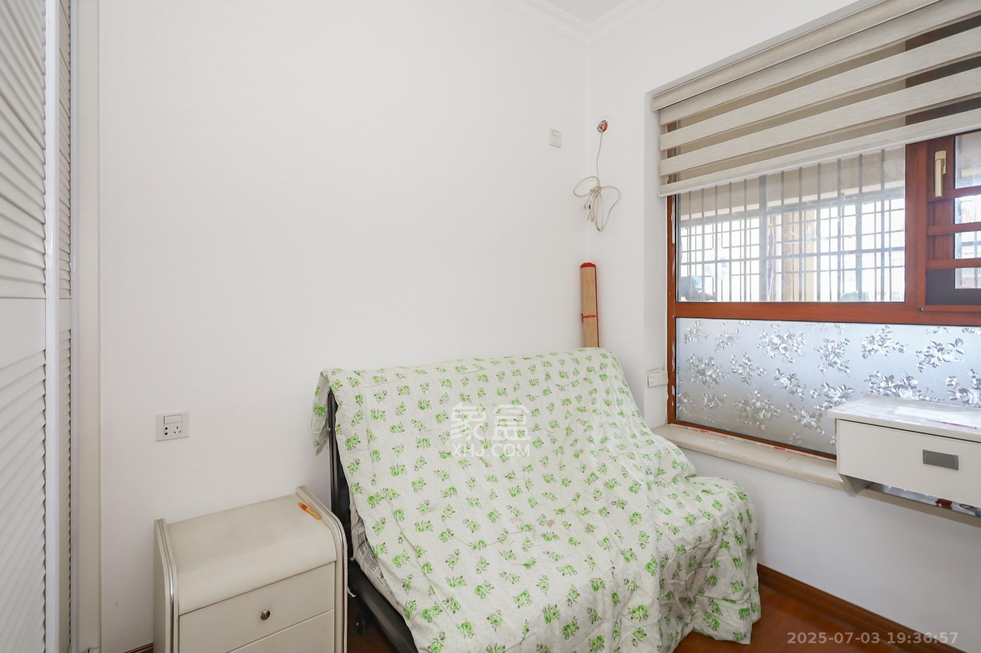 兰亭都荟(璟峰苑) 3室2厅1卫 112.0万 兰亭都荟(璟峰苑) 3室2厅1卫 112.0万卧室