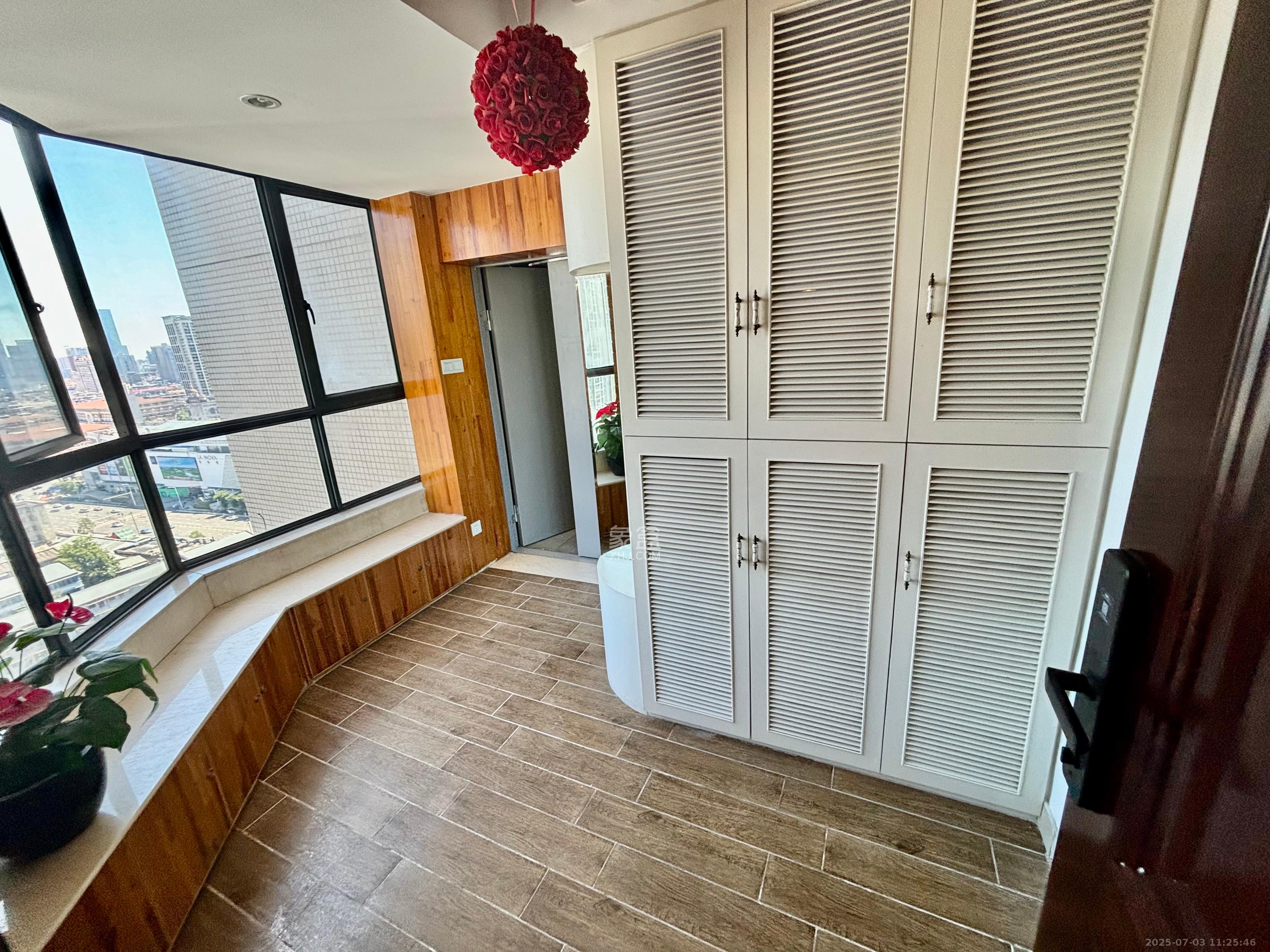 五一大道202(中环壹世界)  3室2厅1卫    3800.0元/月 五一大道202(中环壹世界)  3室2厅1卫    3800.0元/月室内图