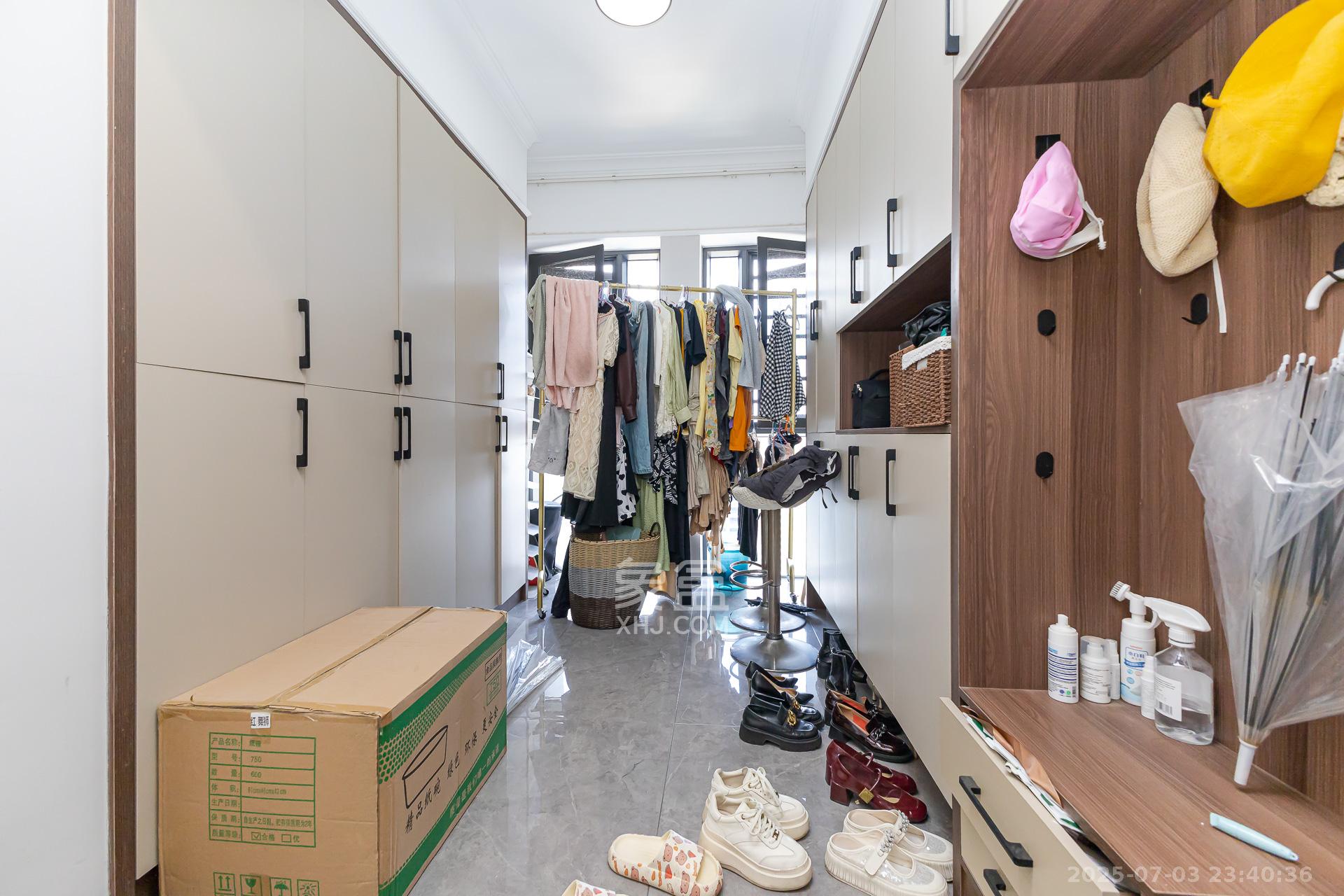 勤诚达新界  4室2厅2卫   118.00万卧室