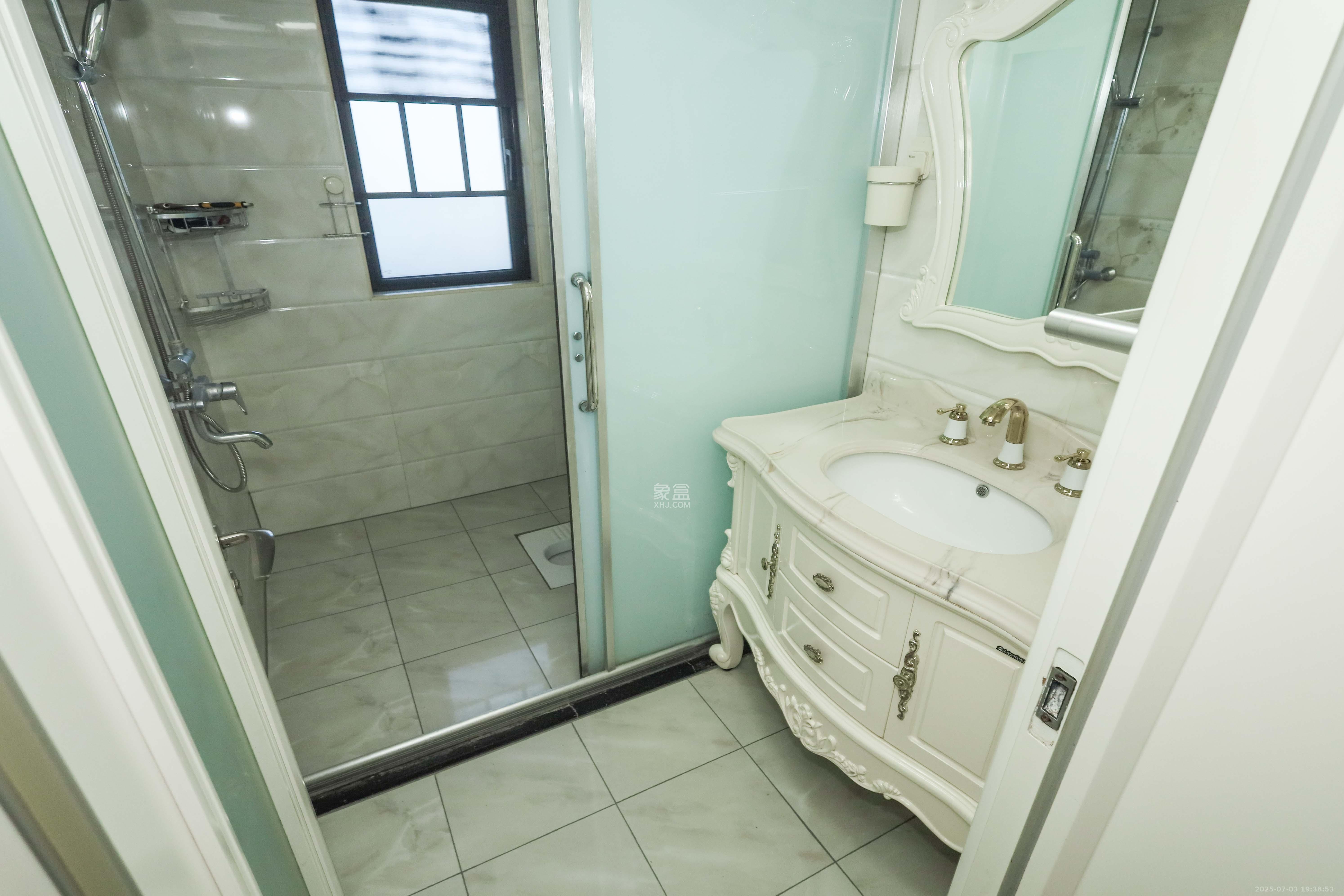 和泓梅溪四季  4室2厅2卫    180.0万 和泓梅溪四季  4室2厅2卫    180.0万卫生间