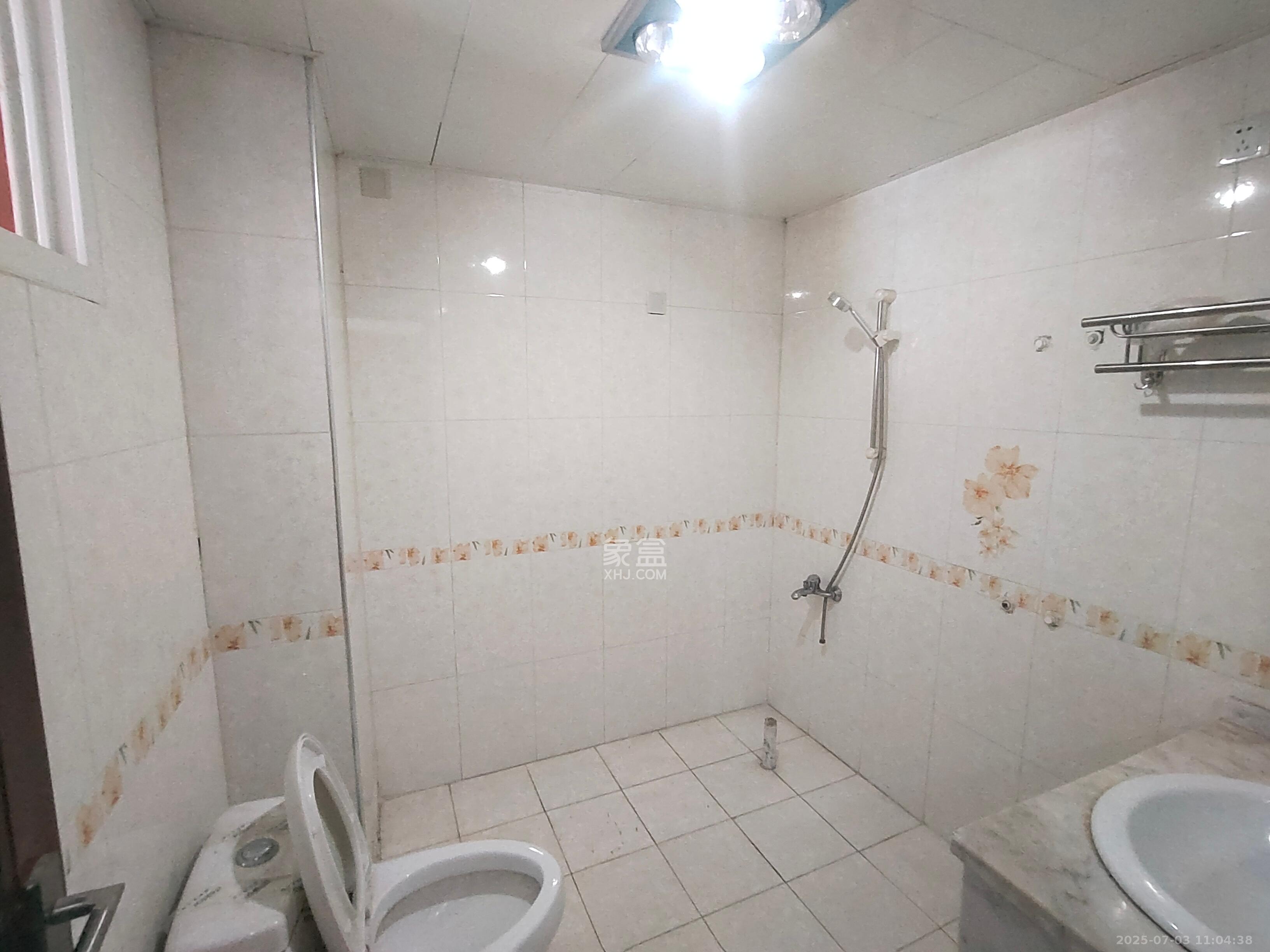 博雅湘水湾  3室2厅2卫   2200.00元/月室内图