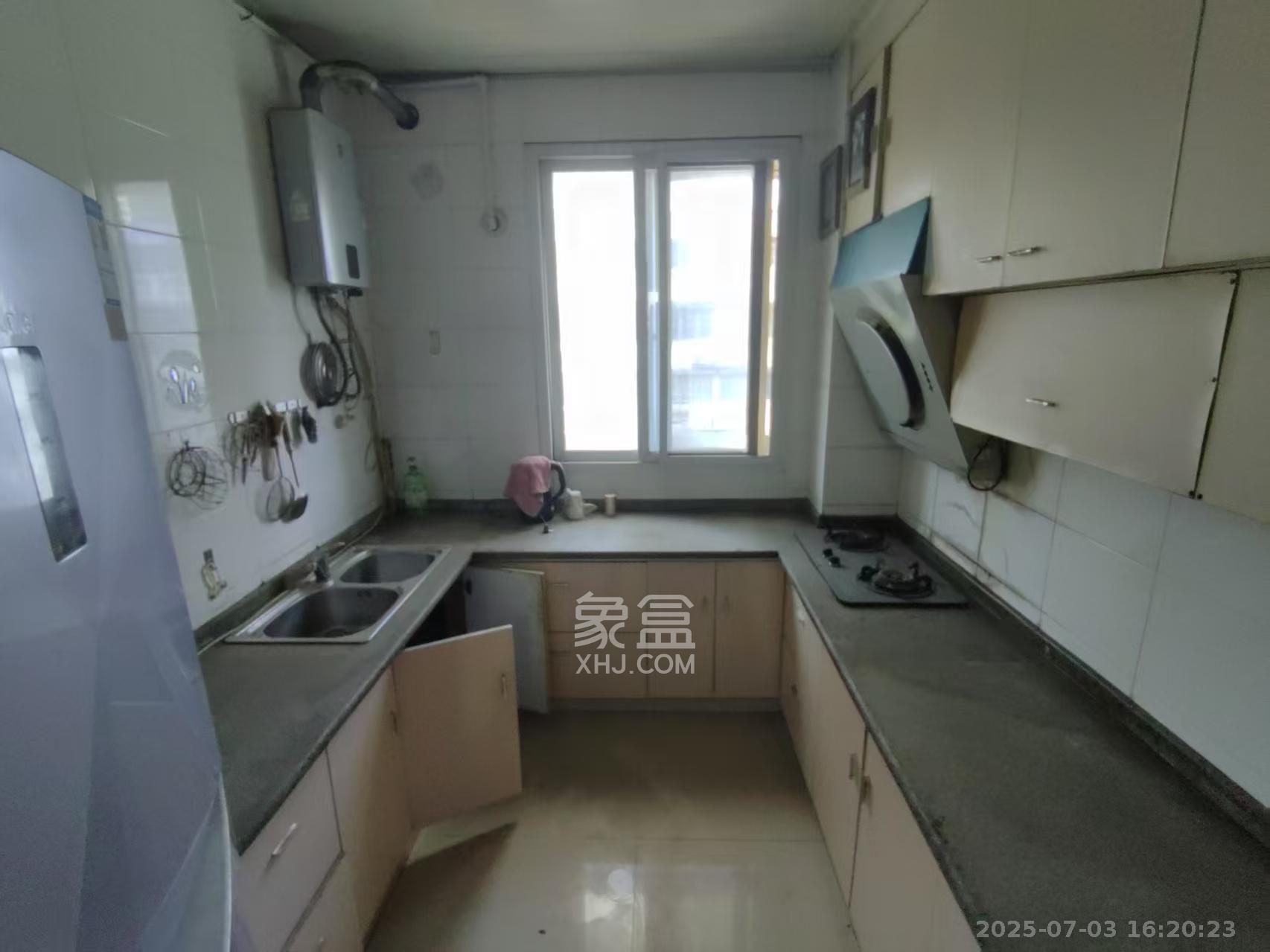 东南明苑 5室2厅2卫 2500.0元/月 东南明苑 5室2厅2卫 2500.0元/月室内图