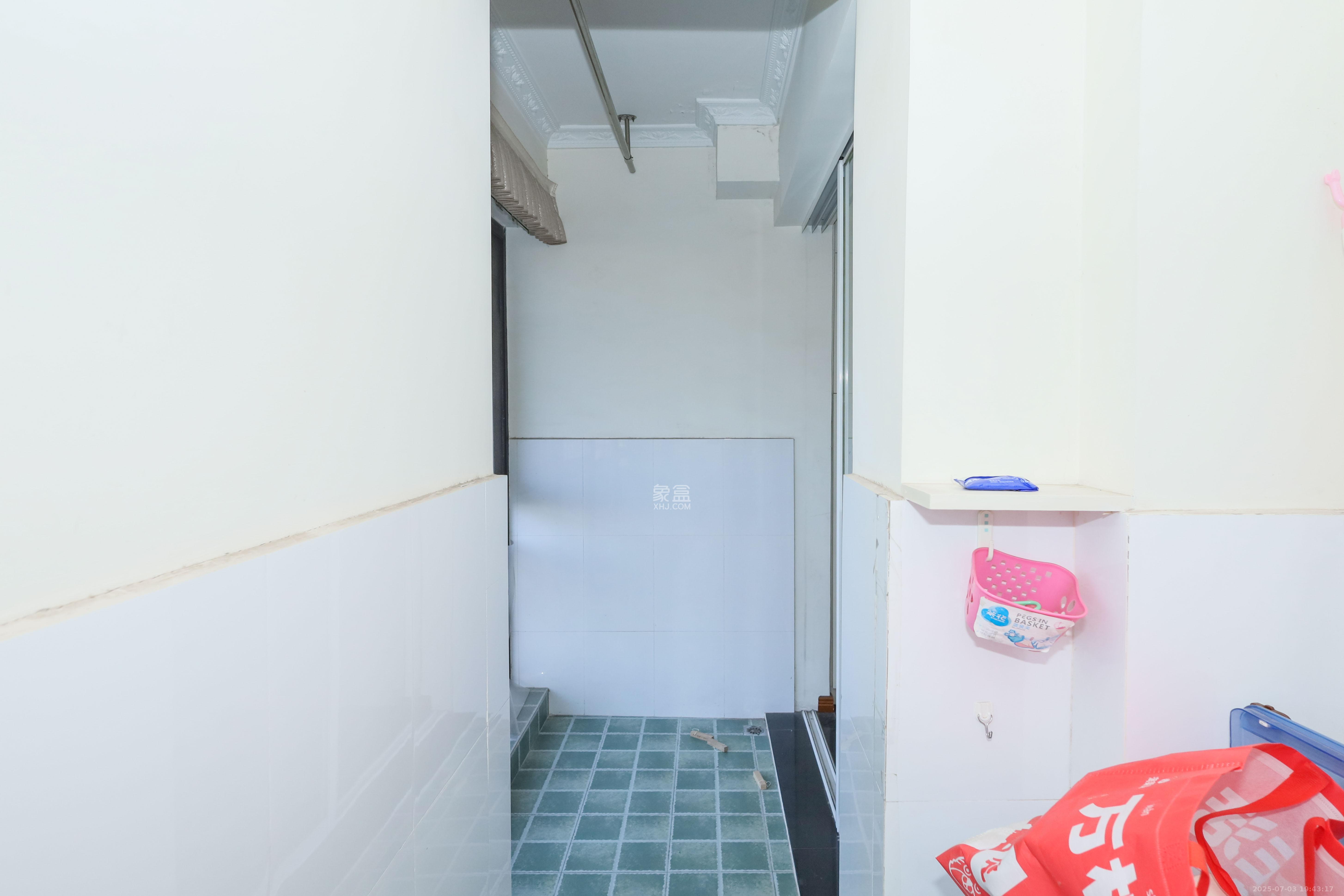 保利麓谷林语D区  3室2厅1卫    89.0万 保利麓谷林语D区  3室2厅1卫    89.0万阳台