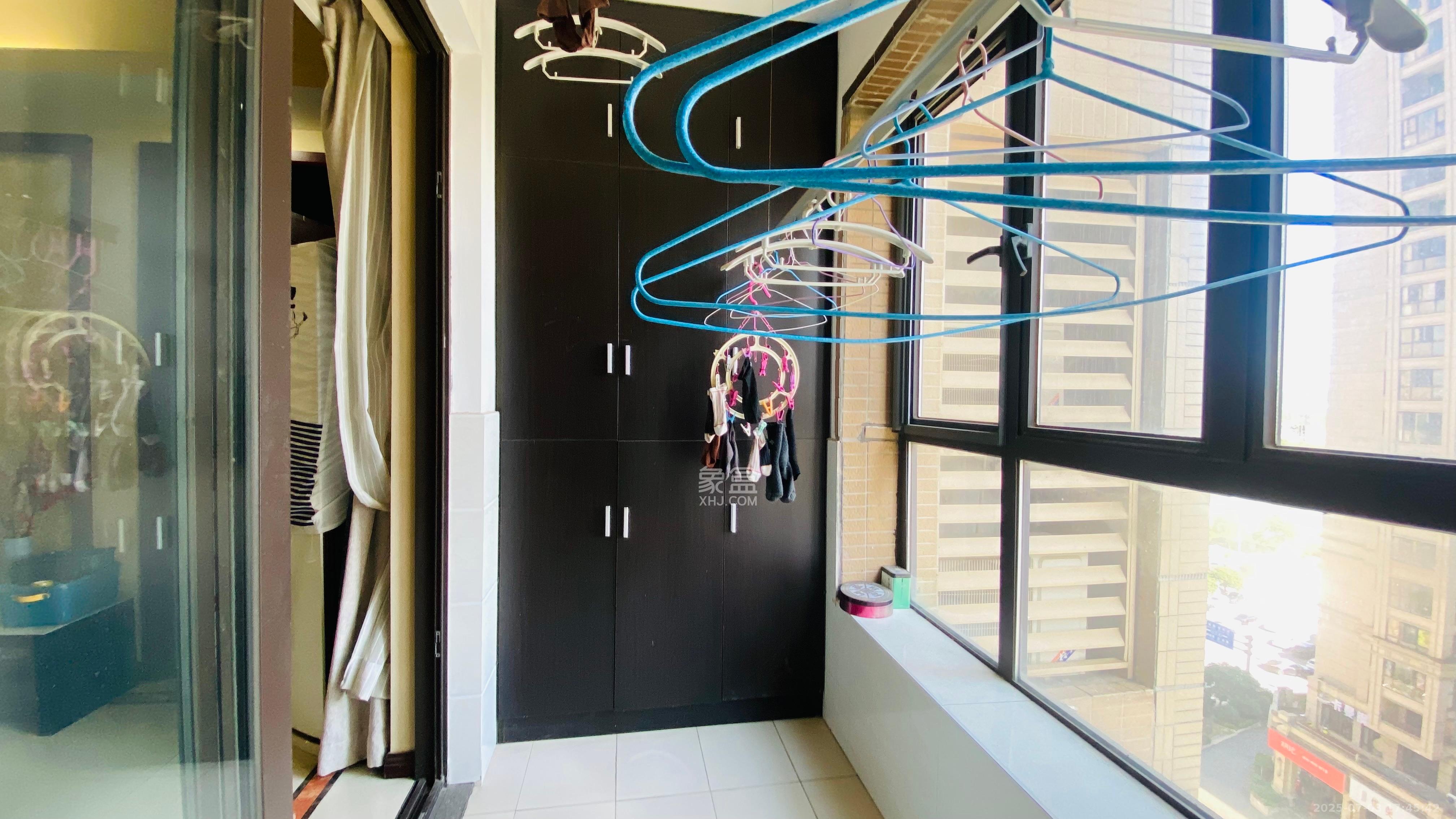 中海国际二期  3室2厅1卫    2200.0元/月 中海国际二期  3室2厅1卫    2200.0元/月室内图