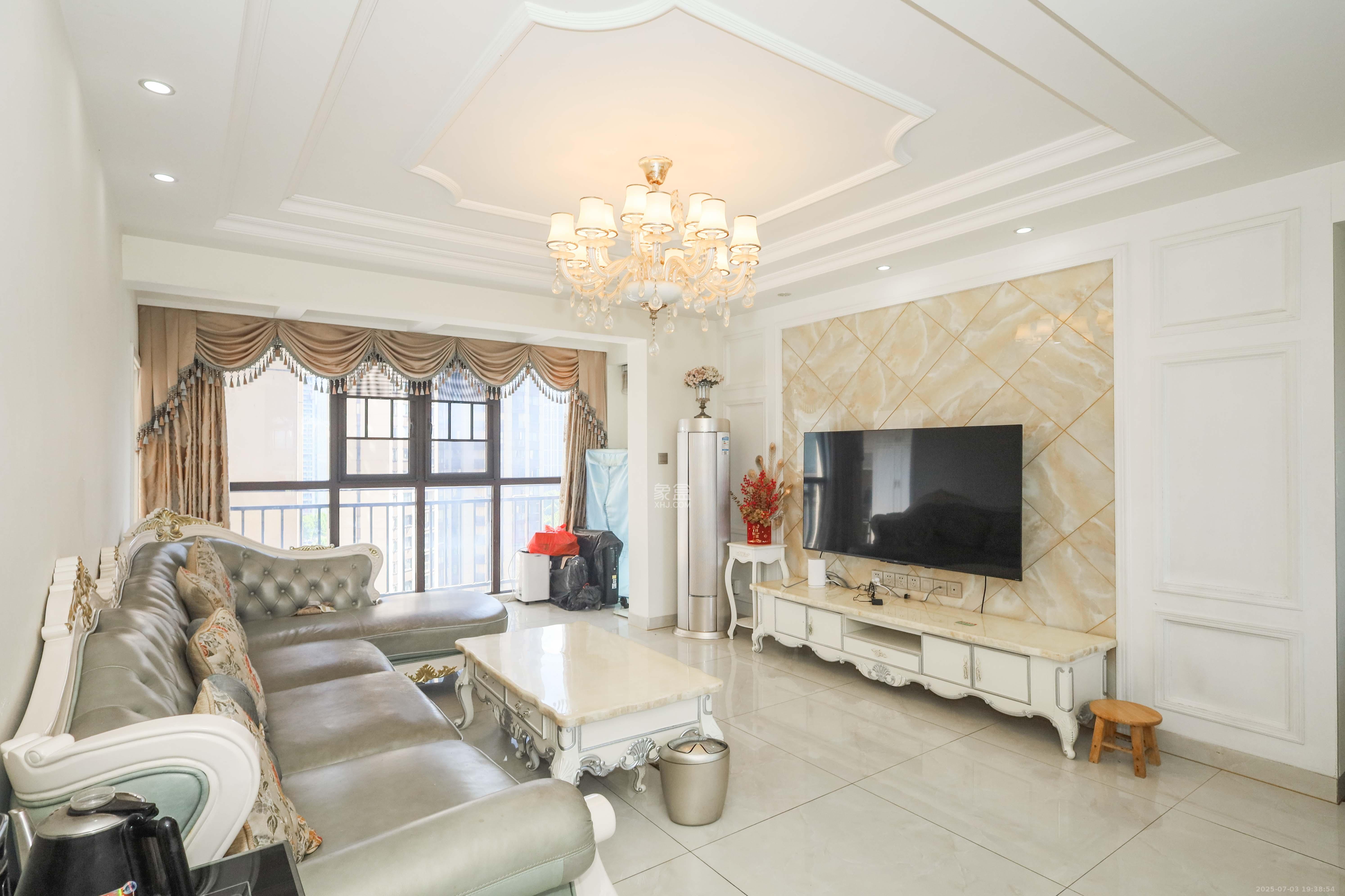 和泓梅溪四季  4室2厅2卫    180.0万 和泓梅溪四季  4室2厅2卫    180.0万客厅