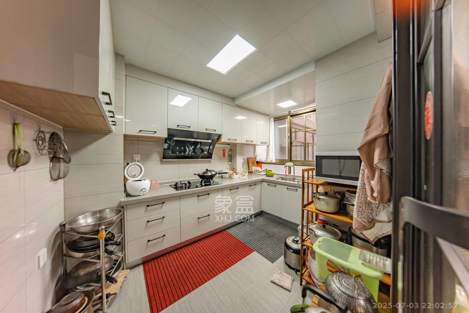 江山帝景哈佛  3室2厅2卫    2300.0元/月 江山帝景哈佛  3室2厅2卫    2300.0元/月室内图