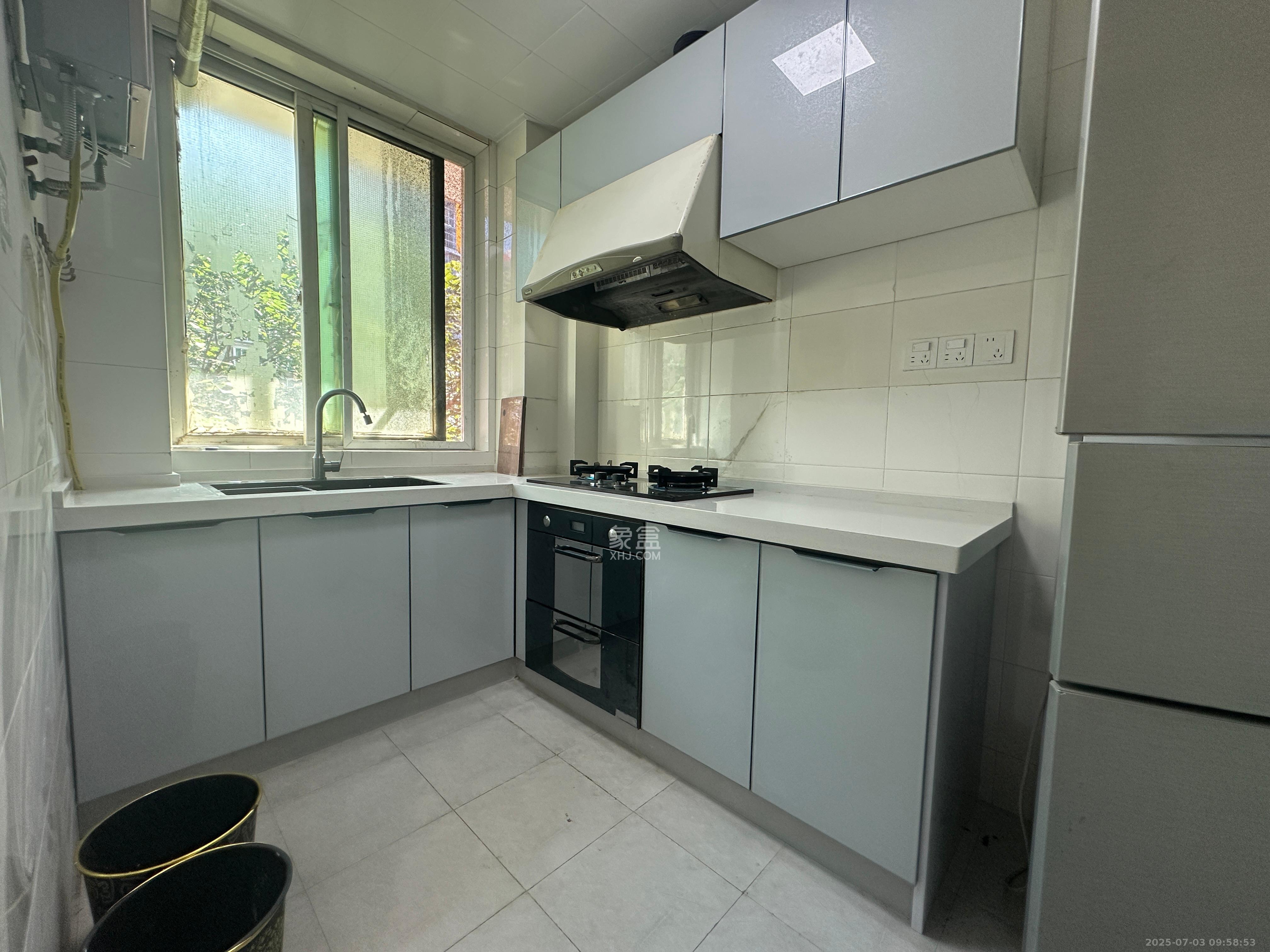 恩瑞麓山名园(龙王港小区) 3室2厅2卫 2400.0元/月 恩瑞麓山名园(龙王港小区) 3室2厅2卫 2400.0元/月室内图