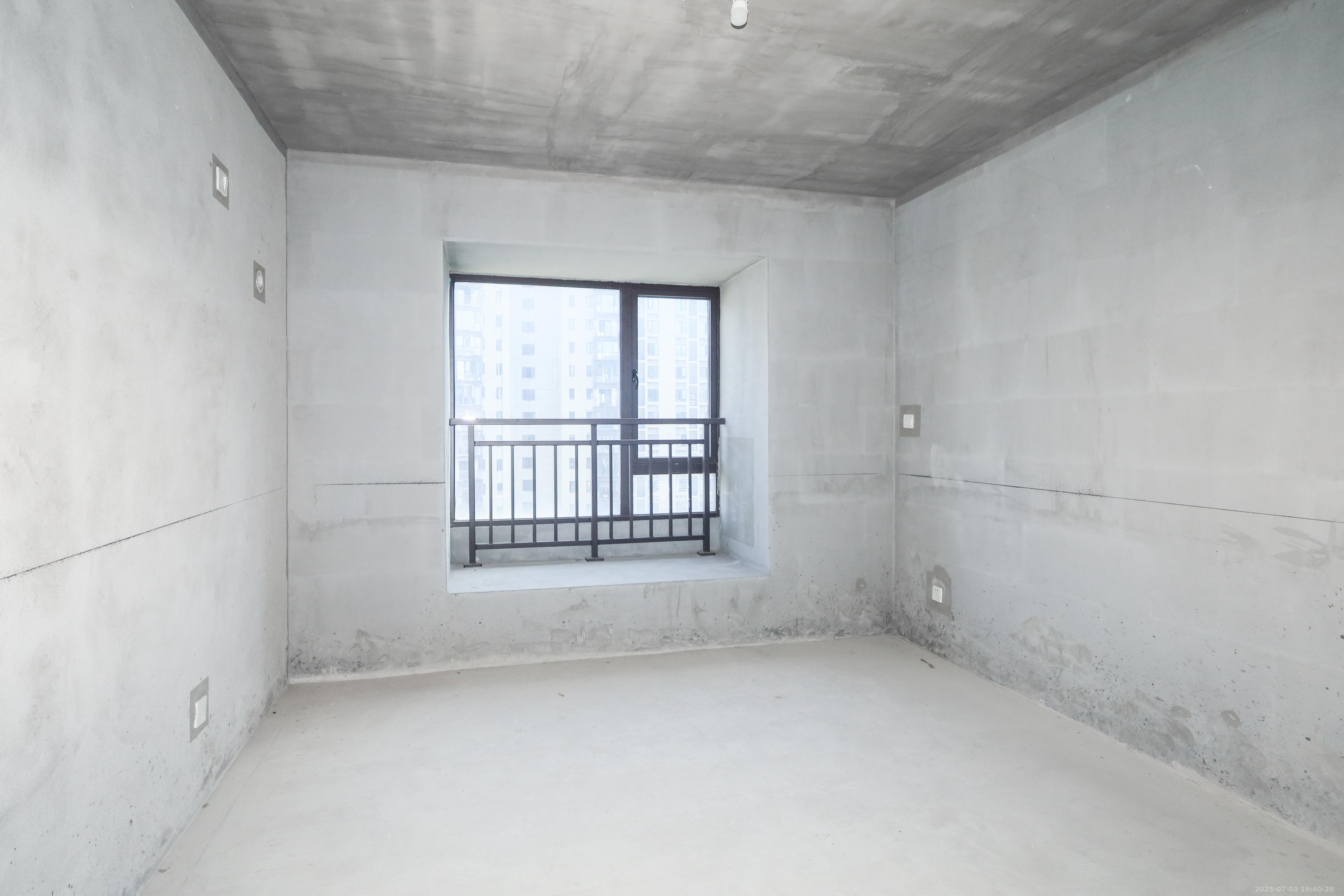 中国铁建梅溪青秀三期  4室2厅2卫   173.00万卧室