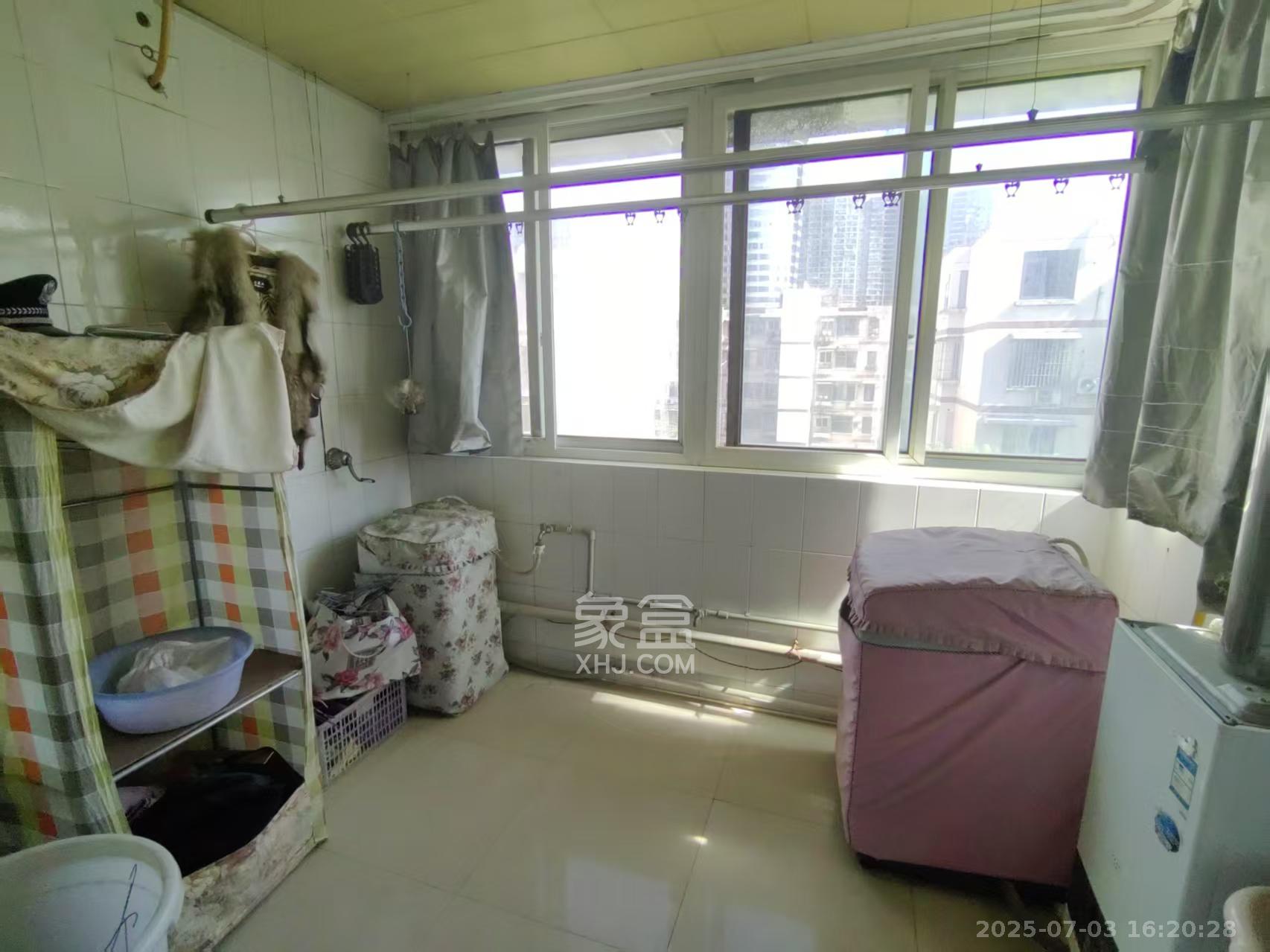 东南明苑 5室2厅2卫 2500.0元/月 东南明苑 5室2厅2卫 2500.0元/月室内图