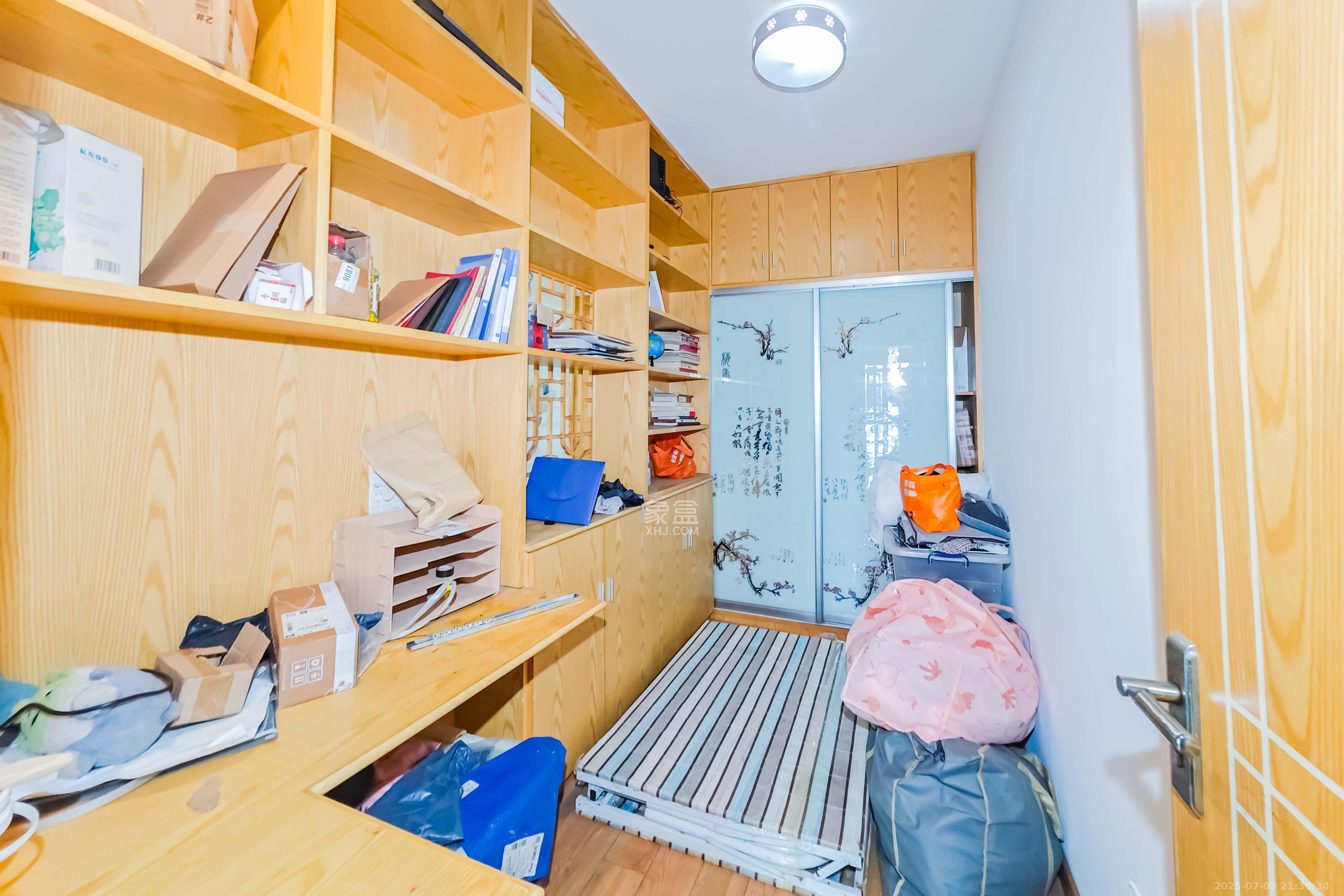 海拔东方 4室2厅2卫 92.0万 海拔东方 4室2厅2卫 92.0万卧室