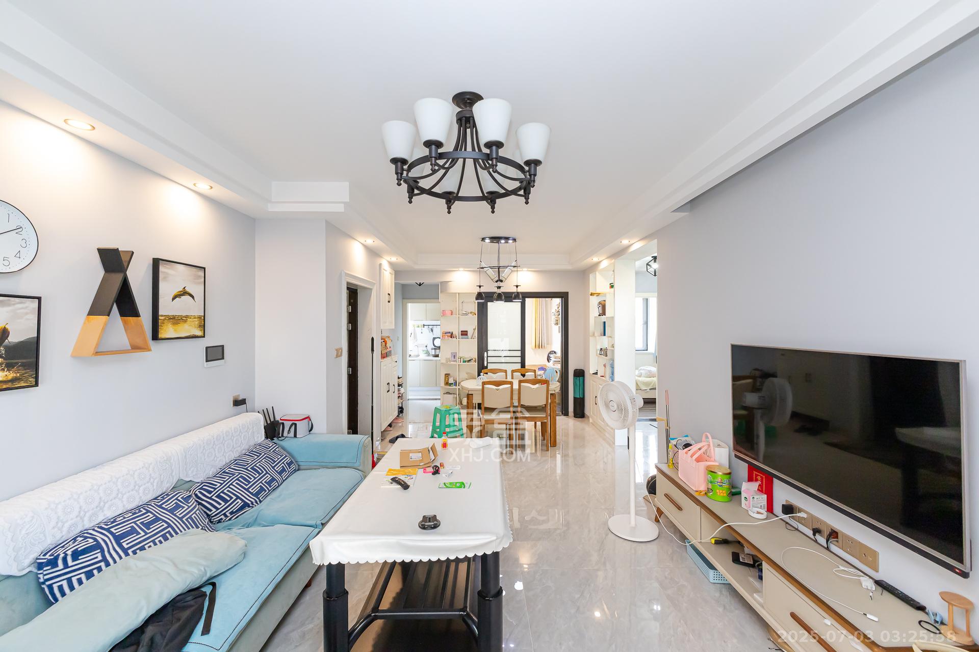 嘉宇银杉(嘉宇西苑) 3室2厅2卫 92.8万 嘉宇银杉(嘉宇西苑) 3室2厅2卫 92.8万客厅