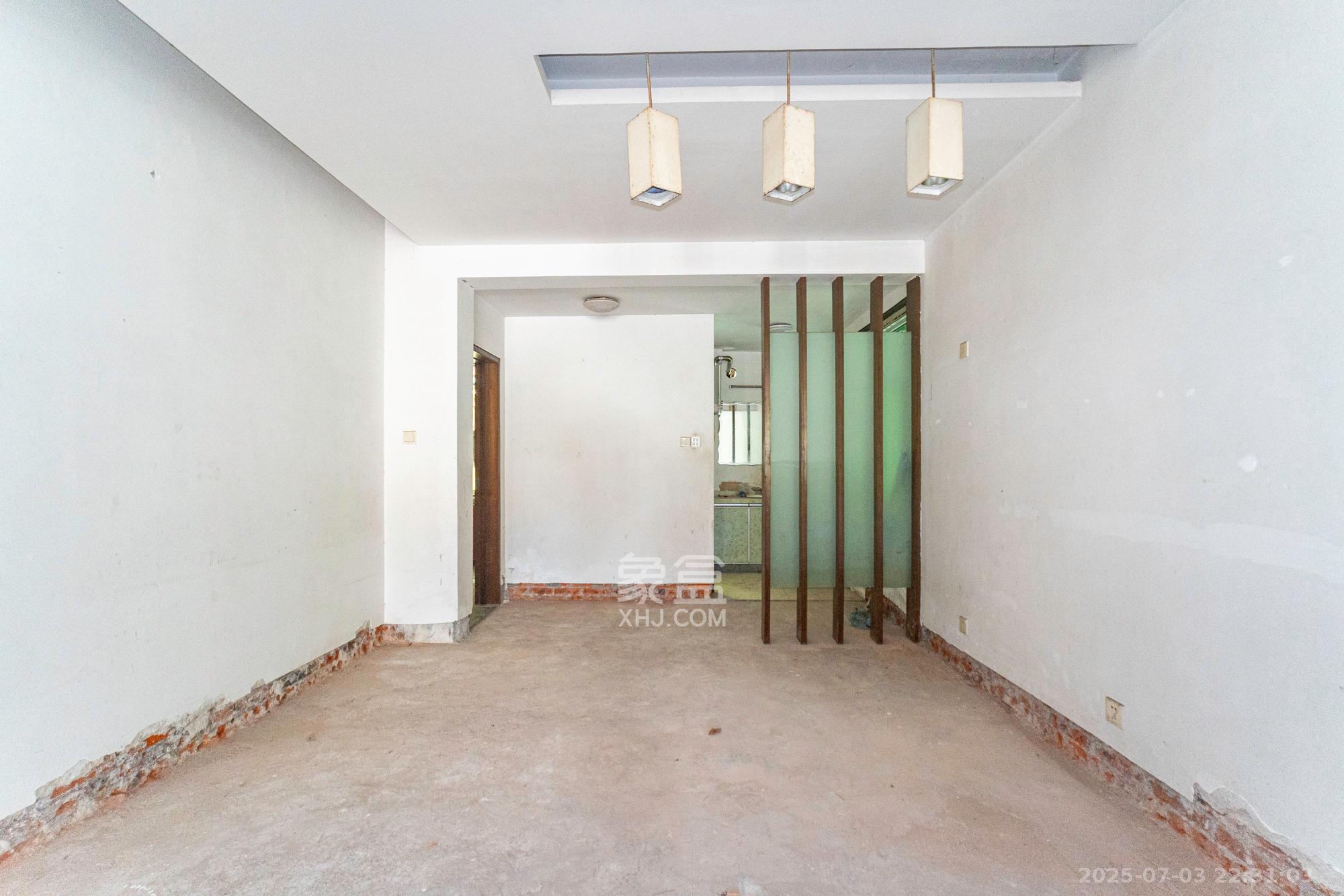 农行金穗小区(农行金穗家园)  4室2厅2卫    79.8万 农行金穗小区(农行金穗家园)  4室2厅2卫    79.8万客厅