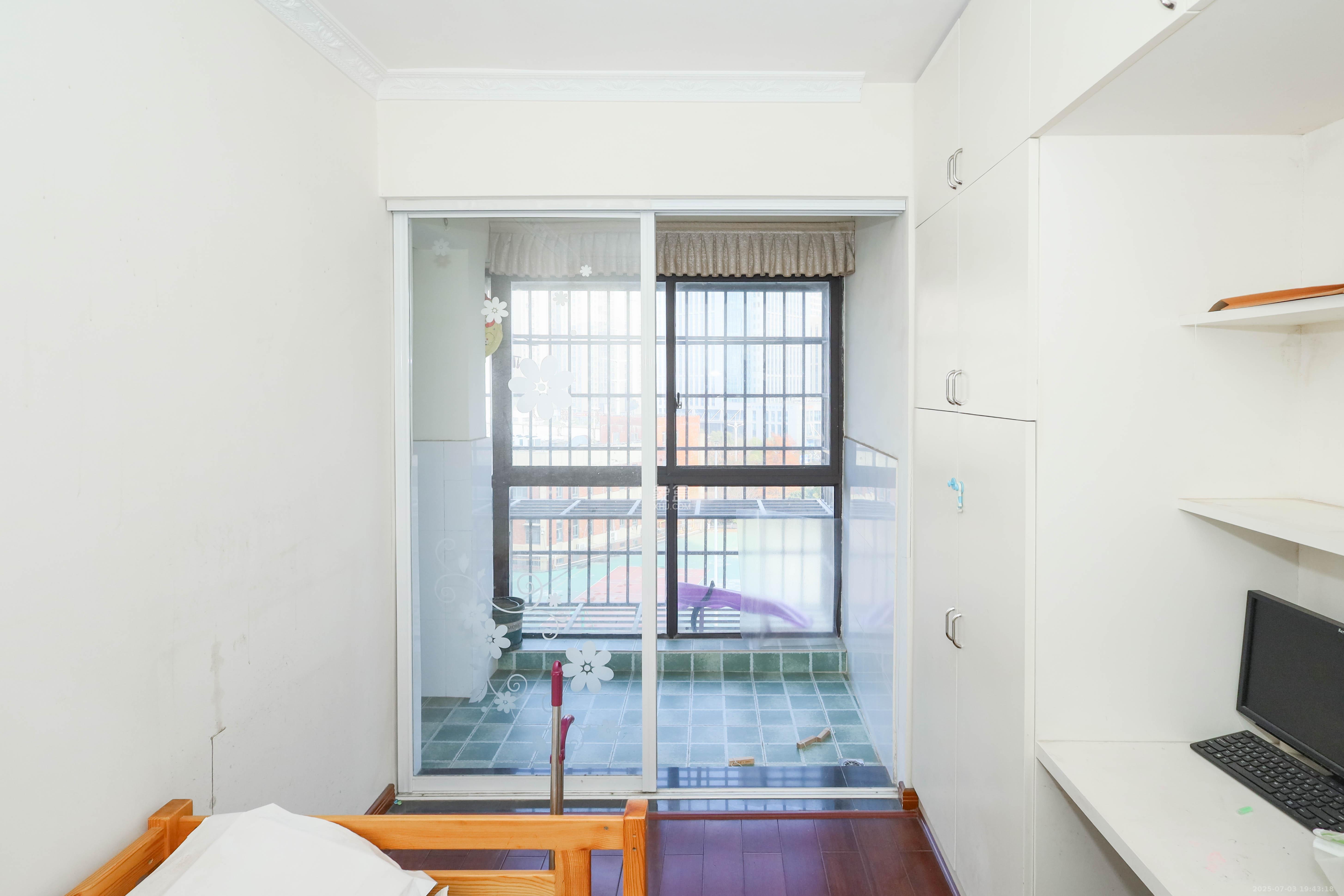 保利麓谷林语D区  3室2厅1卫    89.0万 保利麓谷林语D区  3室2厅1卫    89.0万卧室