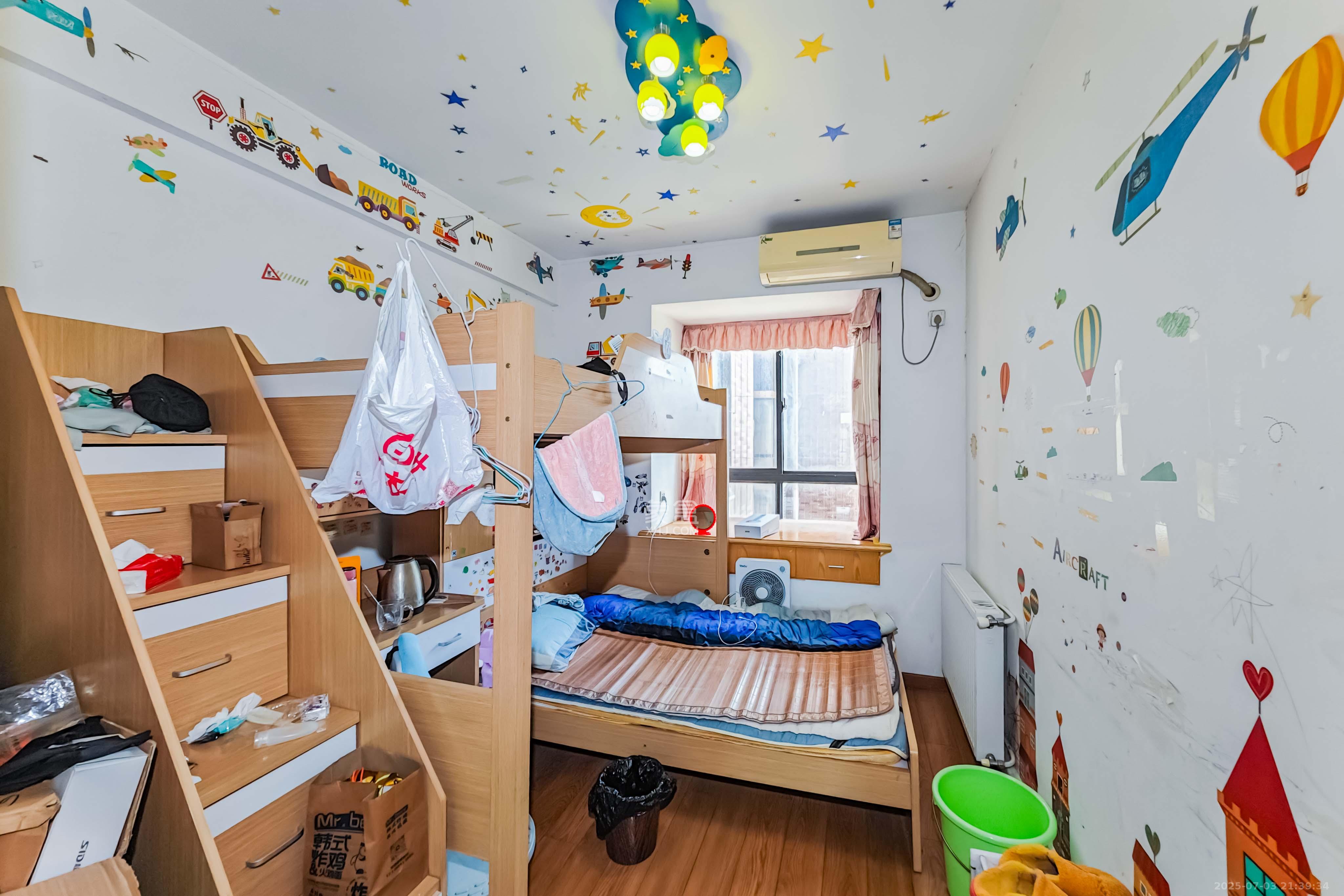 海拔东方 4室2厅2卫 92.0万 海拔东方 4室2厅2卫 92.0万卧室