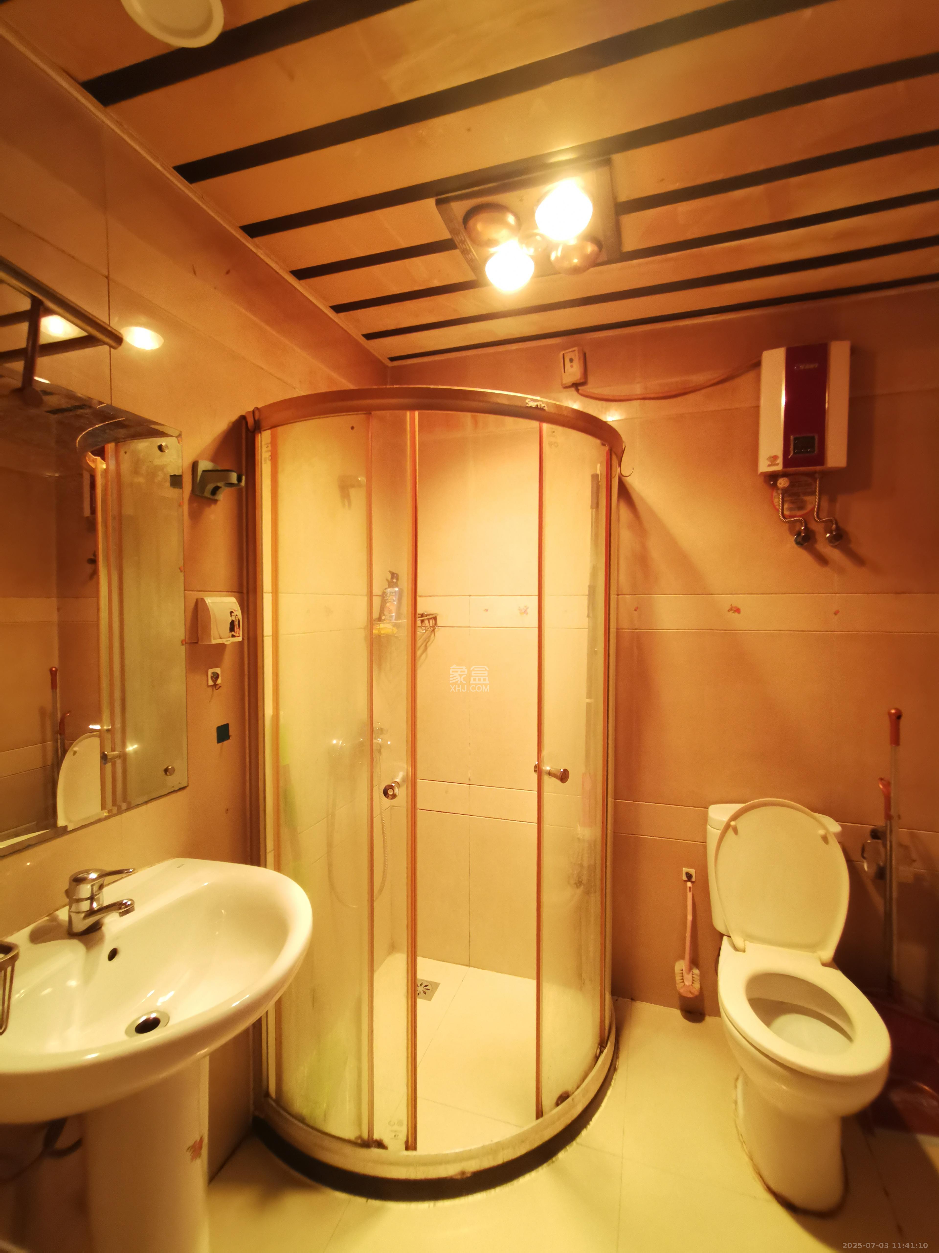 标志商务中心  1室1厅1卫    1200.0元/月室内图