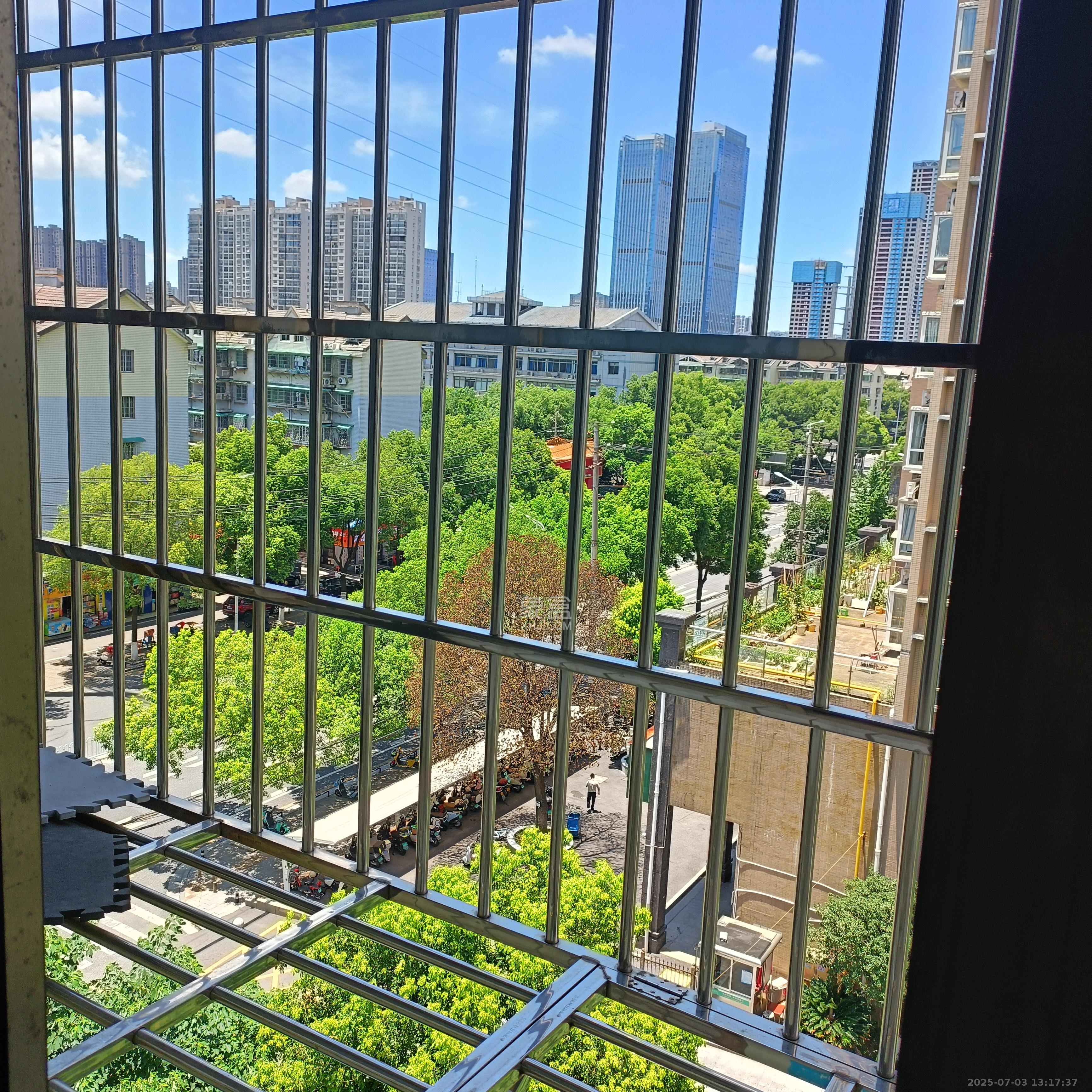 三和家园 1室1厅1卫 1200.0元/月 三和家园 1室1厅1卫 1200.0元/月室内图