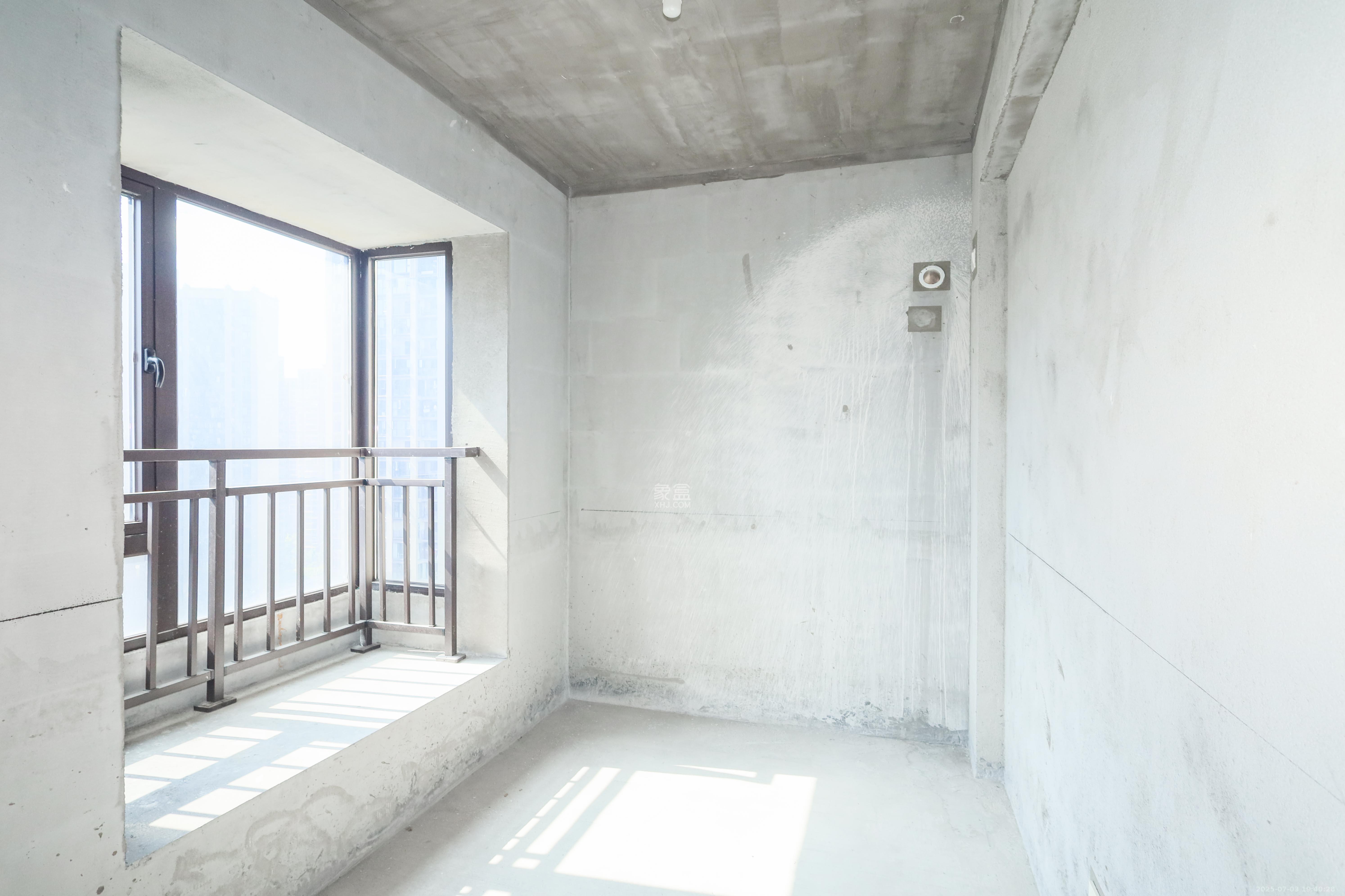 中国铁建梅溪青秀三期  4室2厅2卫   173.00万卧室