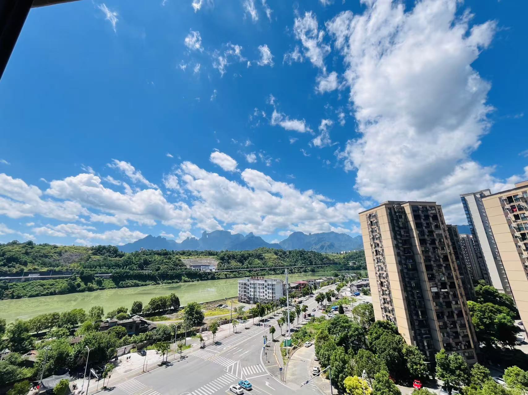 鑫成君泰  3室2厅1卫    58.0万客厅