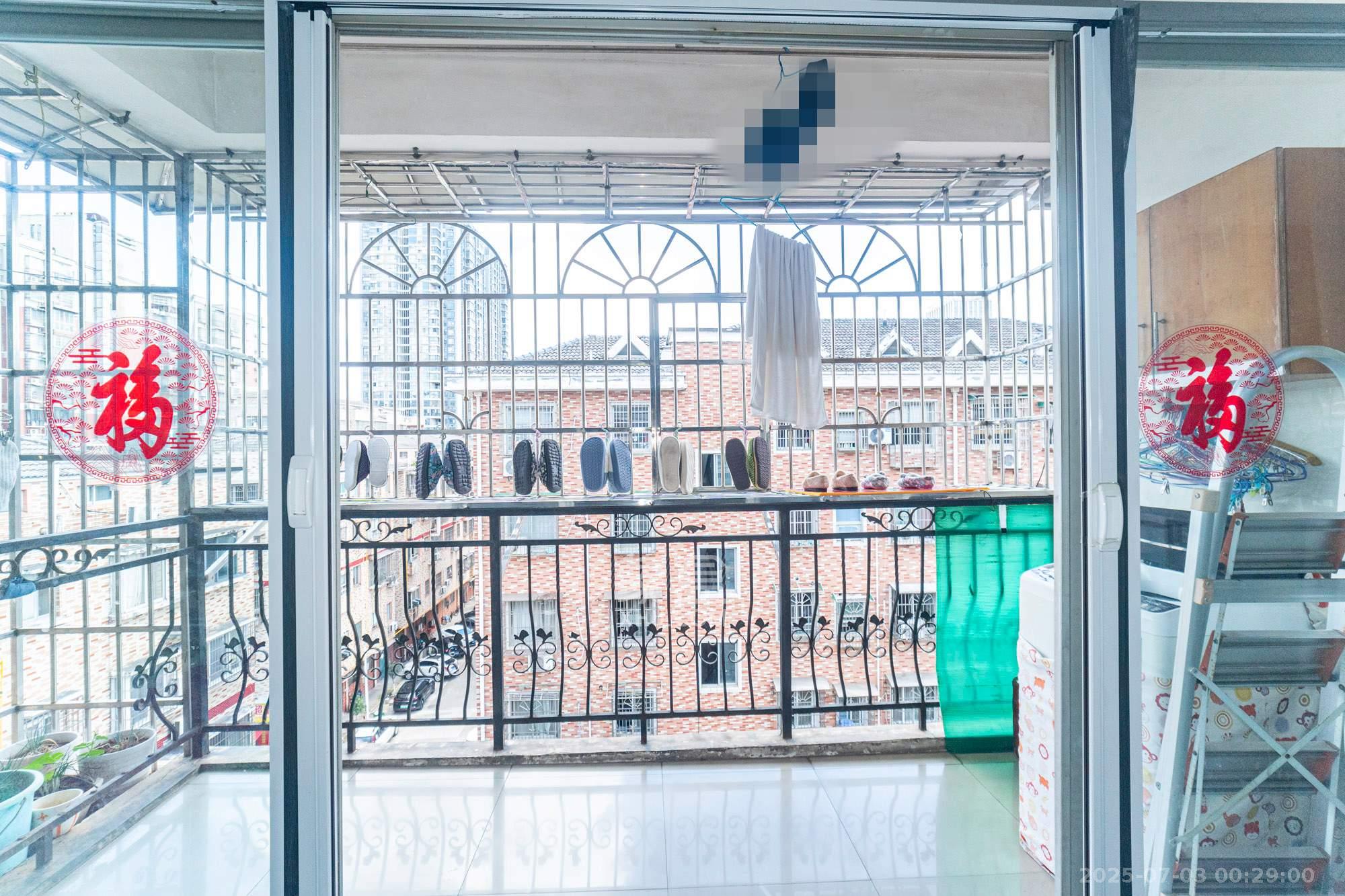 星沙商业步行街 2室2厅2卫 36.0万 星沙商业步行街 2室2厅2卫 36.0万阳台