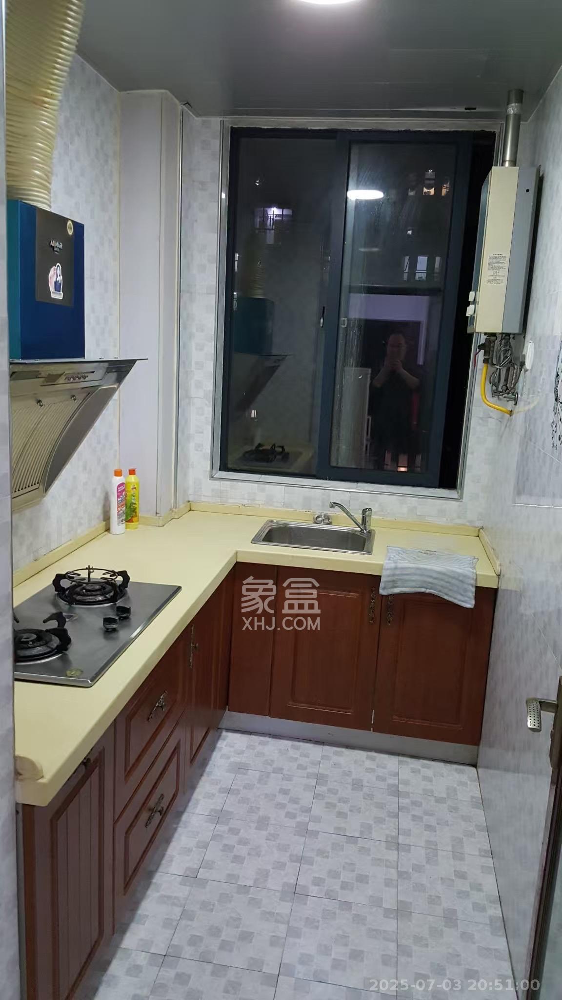 湘江世纪城映江苑  1室1厅1卫    1600.0元/月 湘江世纪城映江苑  1室1厅1卫    1600.0元/月室内图