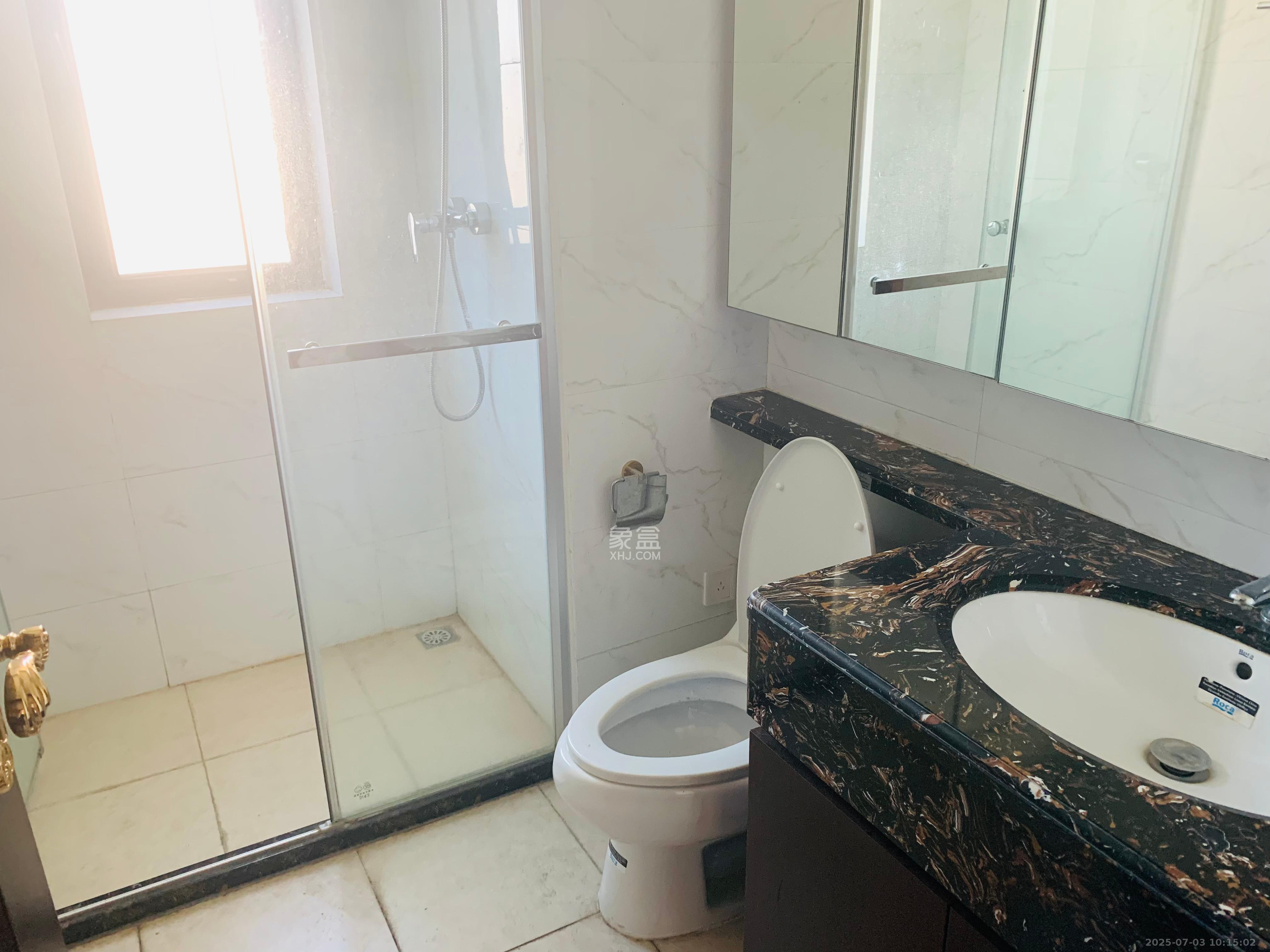 恒大翡翠华庭 3室2厅2卫 2600.0元/月 恒大翡翠华庭 3室2厅2卫 2600.0元/月室内图