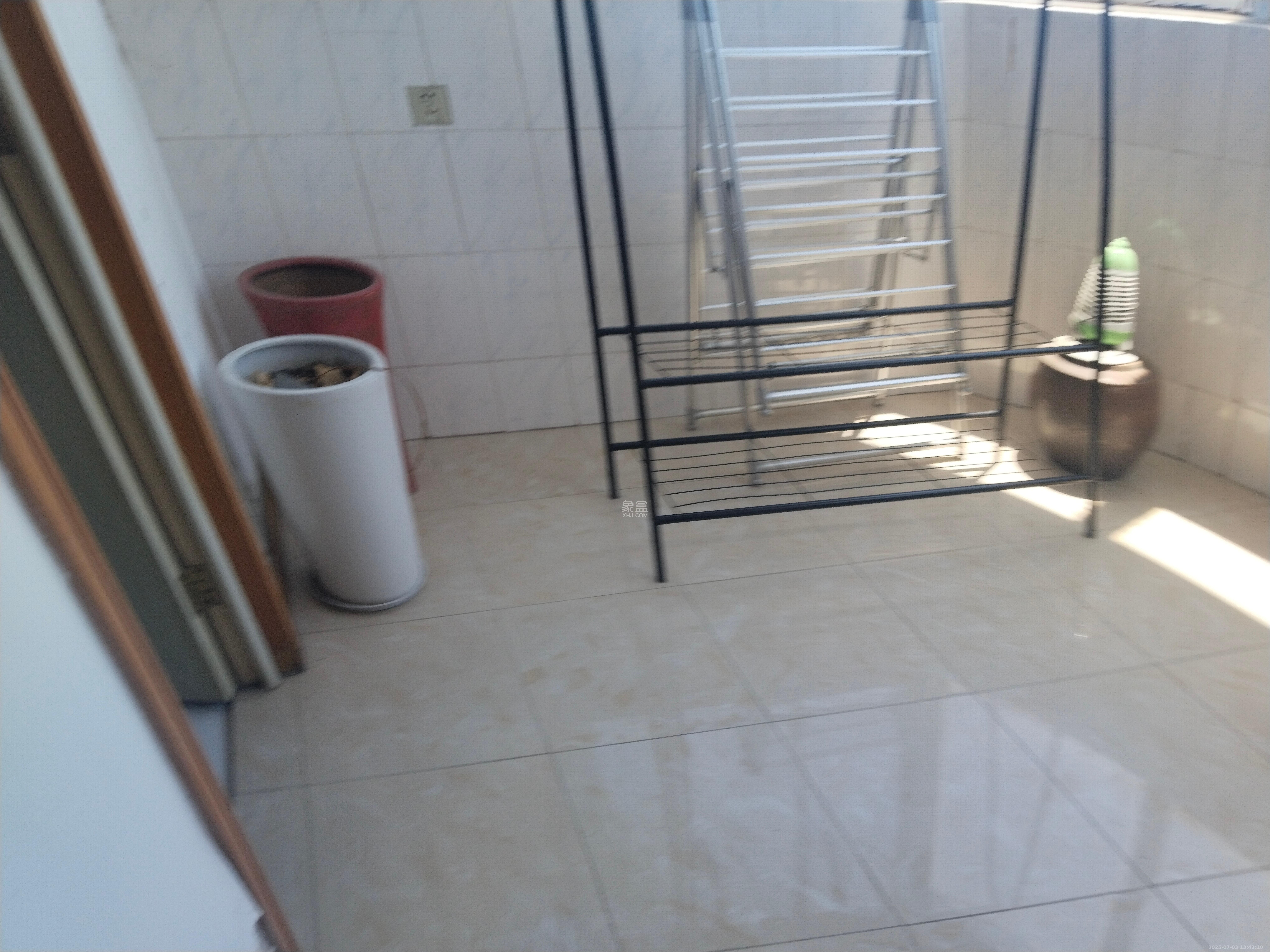 湘农桥社区  3室2厅1卫    2500.0元/月室内图