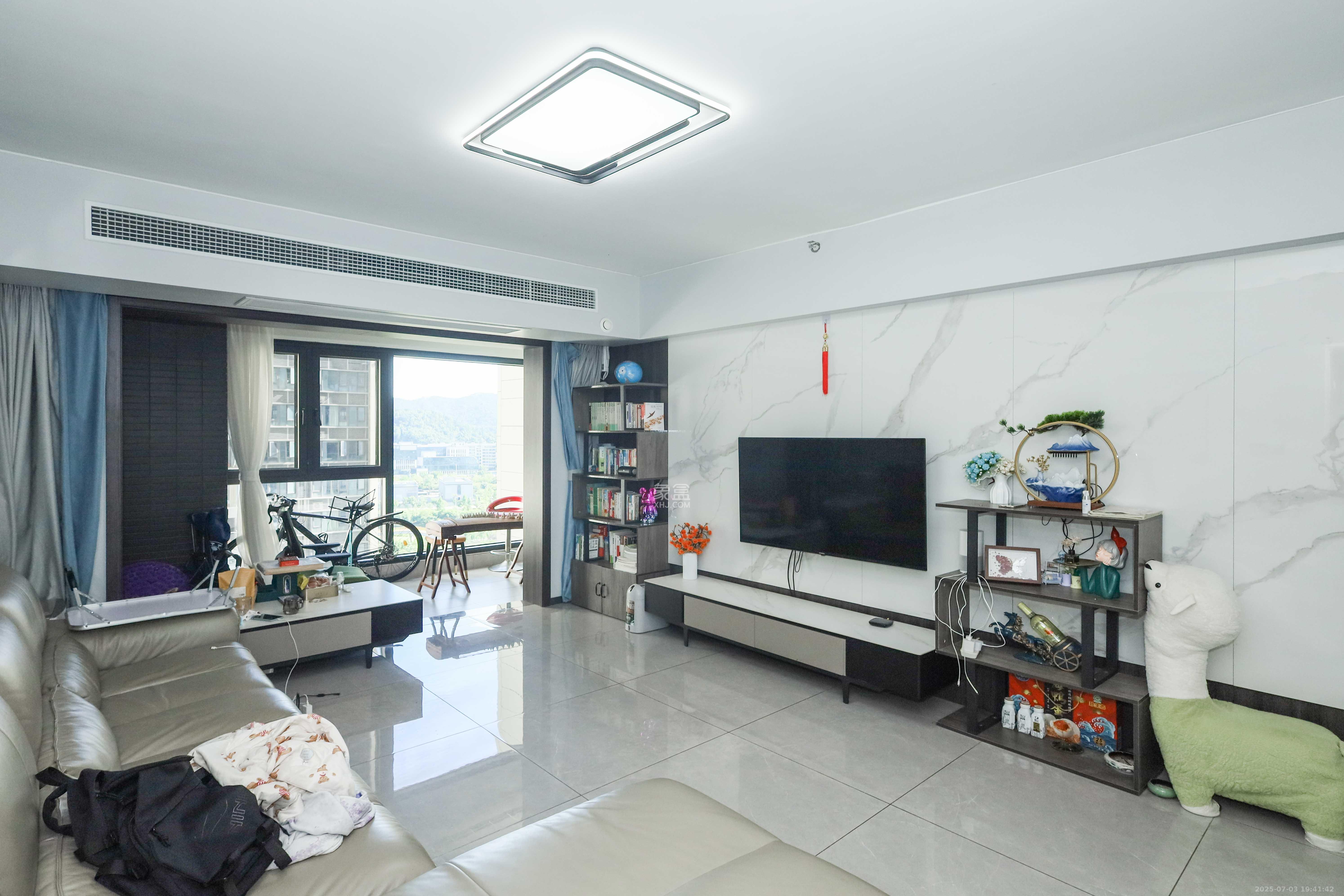 时代梅溪领峰  4室2厅2卫   230.00万客厅
