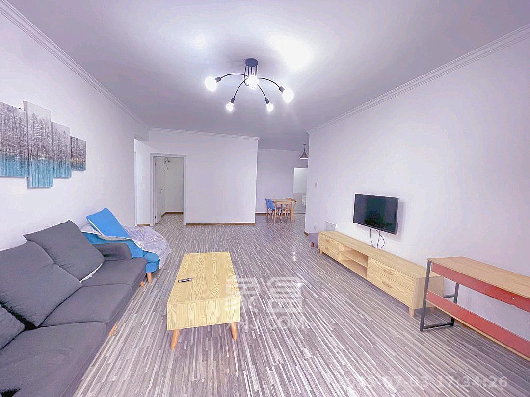 八方小区C区  3室2厅2卫   3500.00元/月