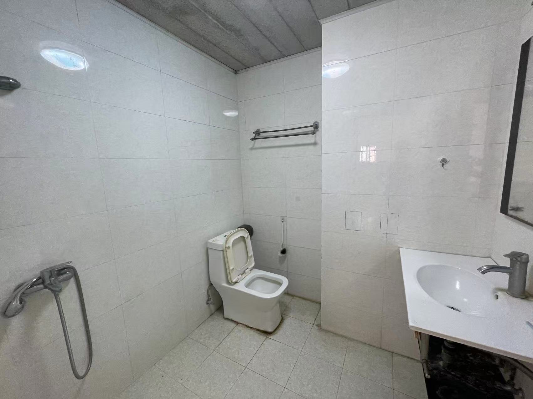 海天逸舍 2室2厅2卫 2500.0元/月 海天逸舍 2室2厅2卫 2500.0元/月室内图