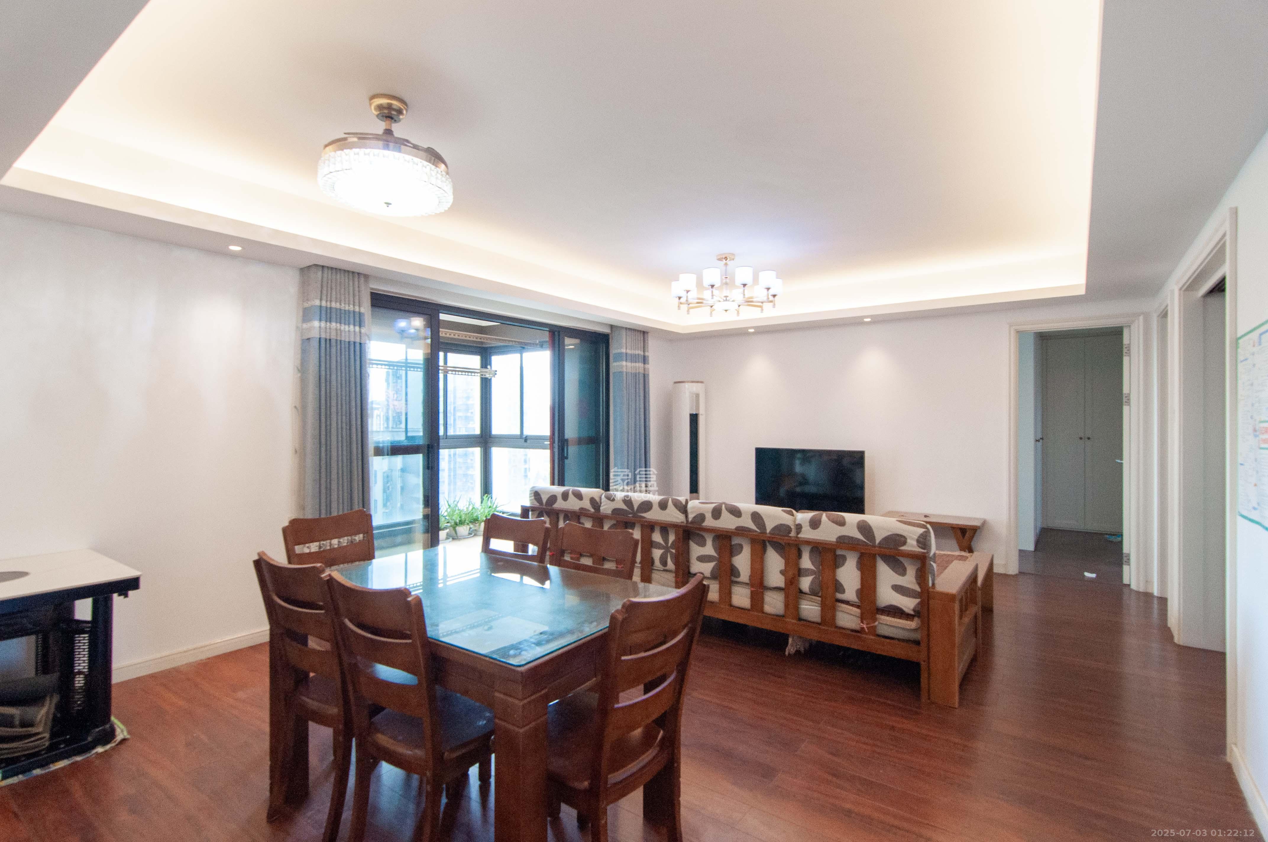 万科里梅溪郡 4室2厅2卫 249.0万 万科里梅溪郡 4室2厅2卫 249.0万客厅