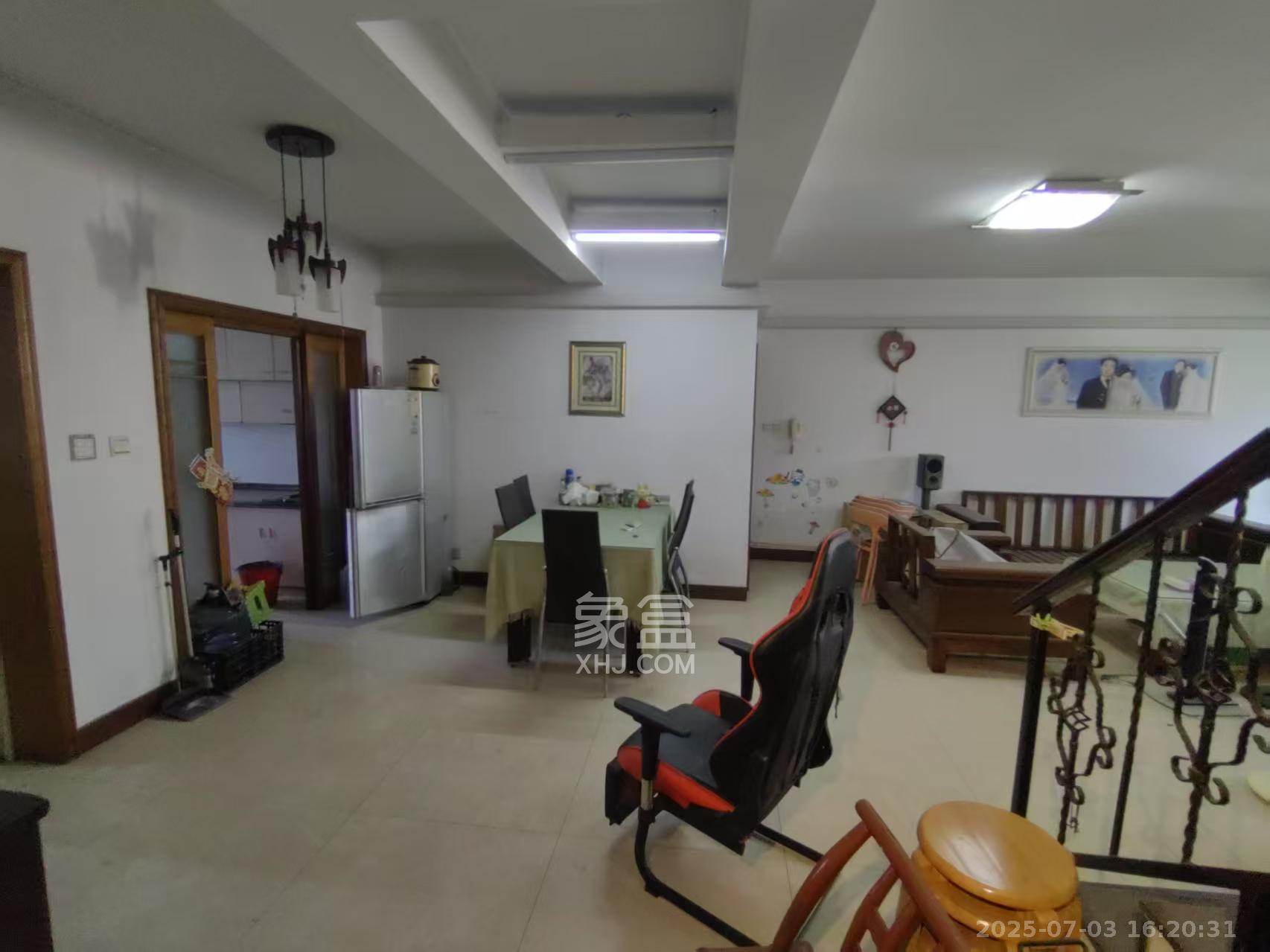 东南明苑 5室2厅2卫 2500.0元/月 东南明苑 5室2厅2卫 2500.0元/月室内图