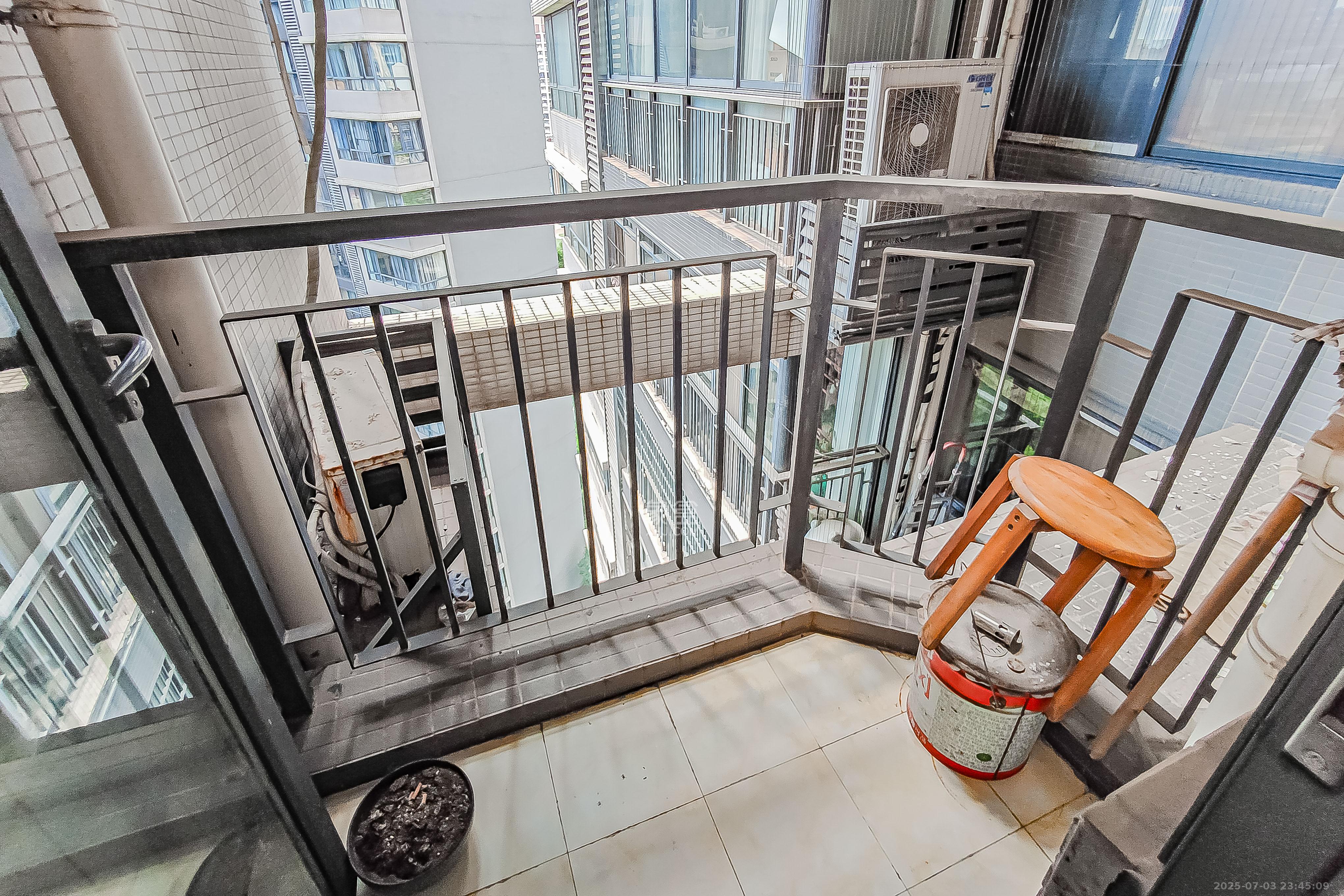 恒基凯旋门一二期 3室2厅1卫 65.0万 恒基凯旋门一二期 3室2厅1卫 65.0万阳台